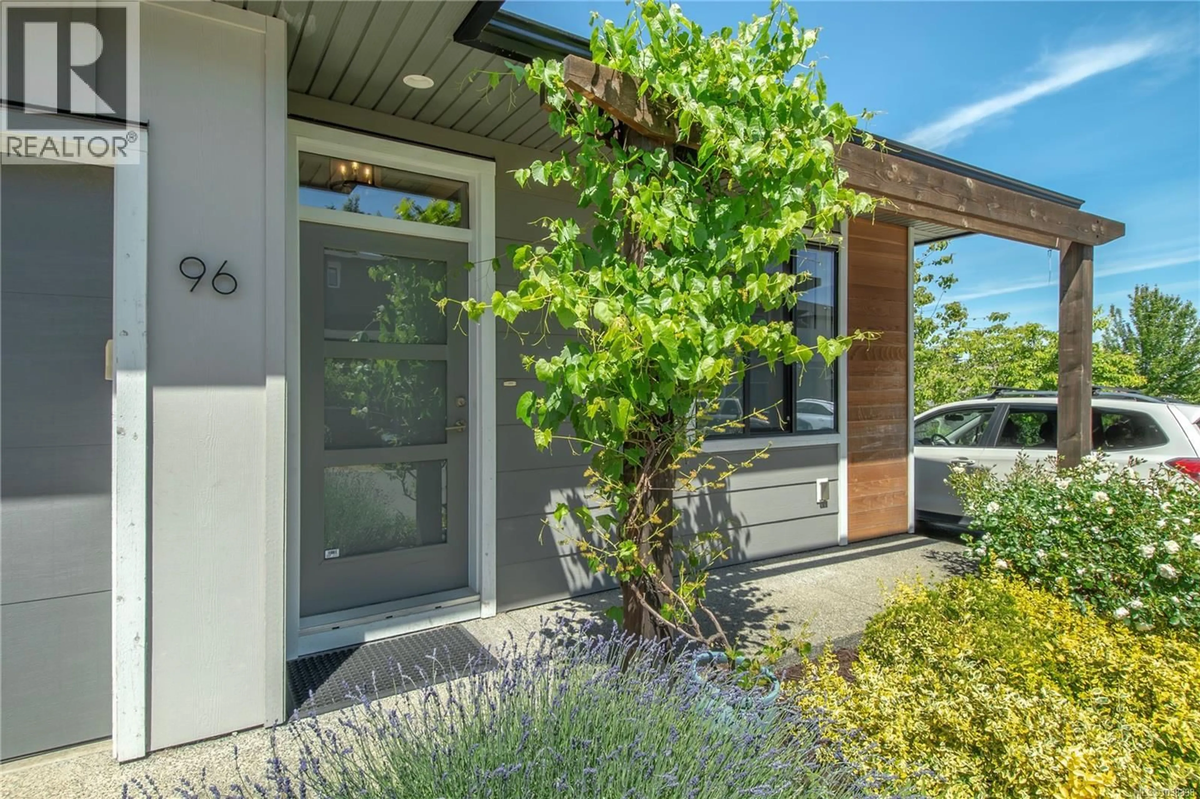 Indoor entryway for 96 - 2607 KENDAL AVENUE, Cumberland British Columbia V0S1S0