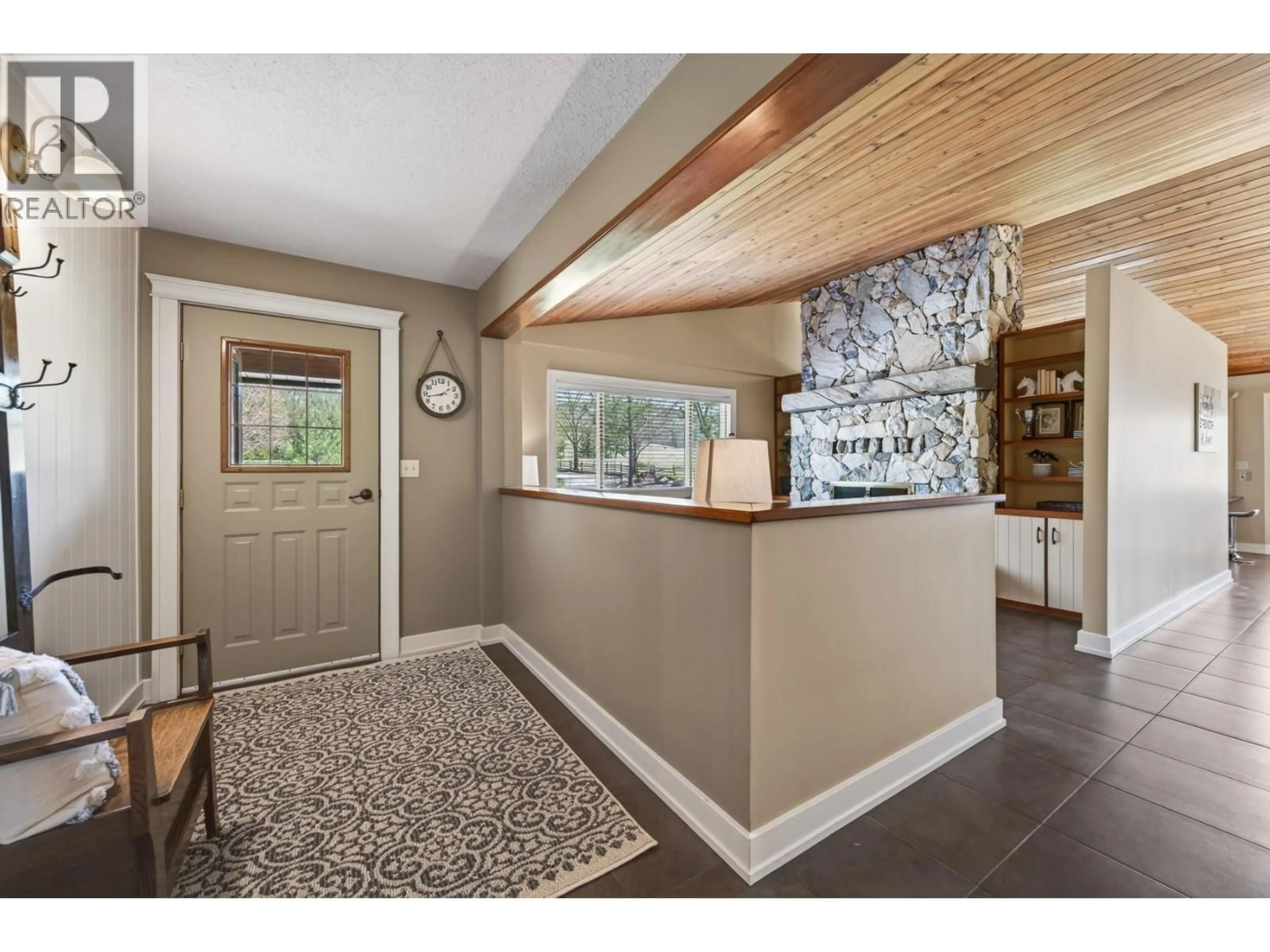 Indoor entryway for 7390 RIVER HEIGHTS DRIVE, Kamloops British Columbia V2H0B9