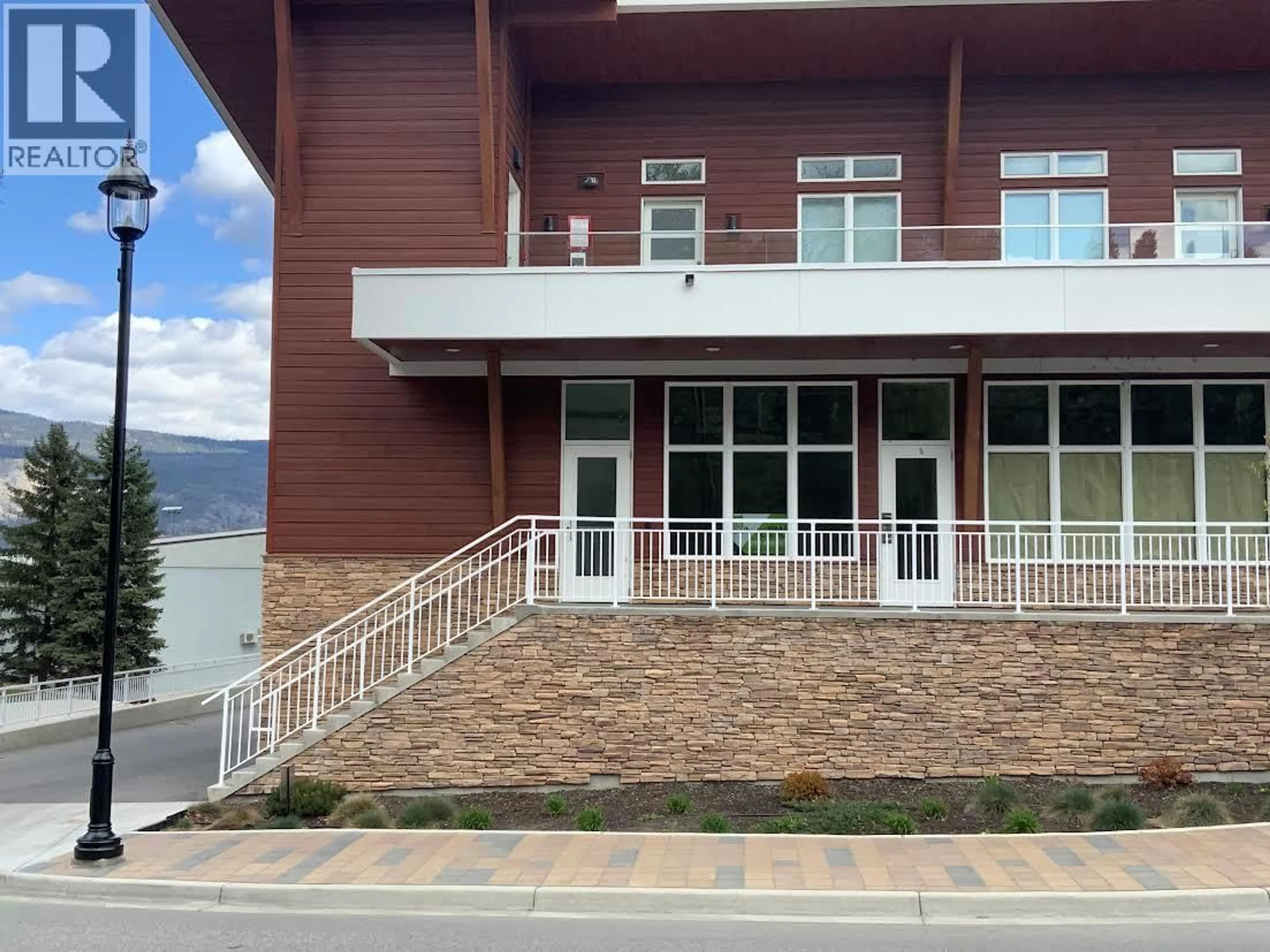 Indoor foyer for 109 - 13417 LAKESHORE DRIVE, Summerland British Columbia V0H1Z1