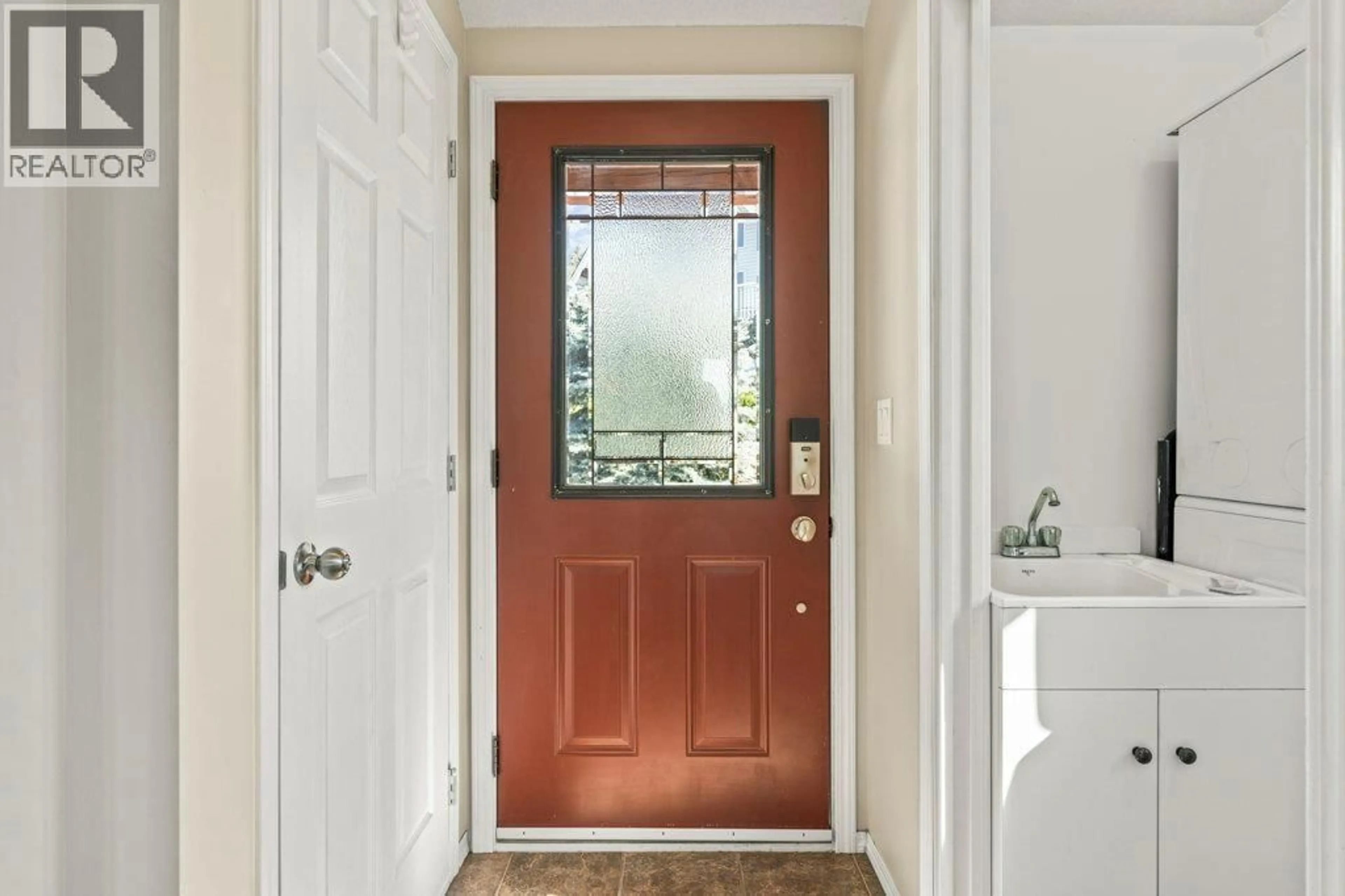 Indoor entryway for 148 FENWICK ROAD, Vernon British Columbia V1B2V6