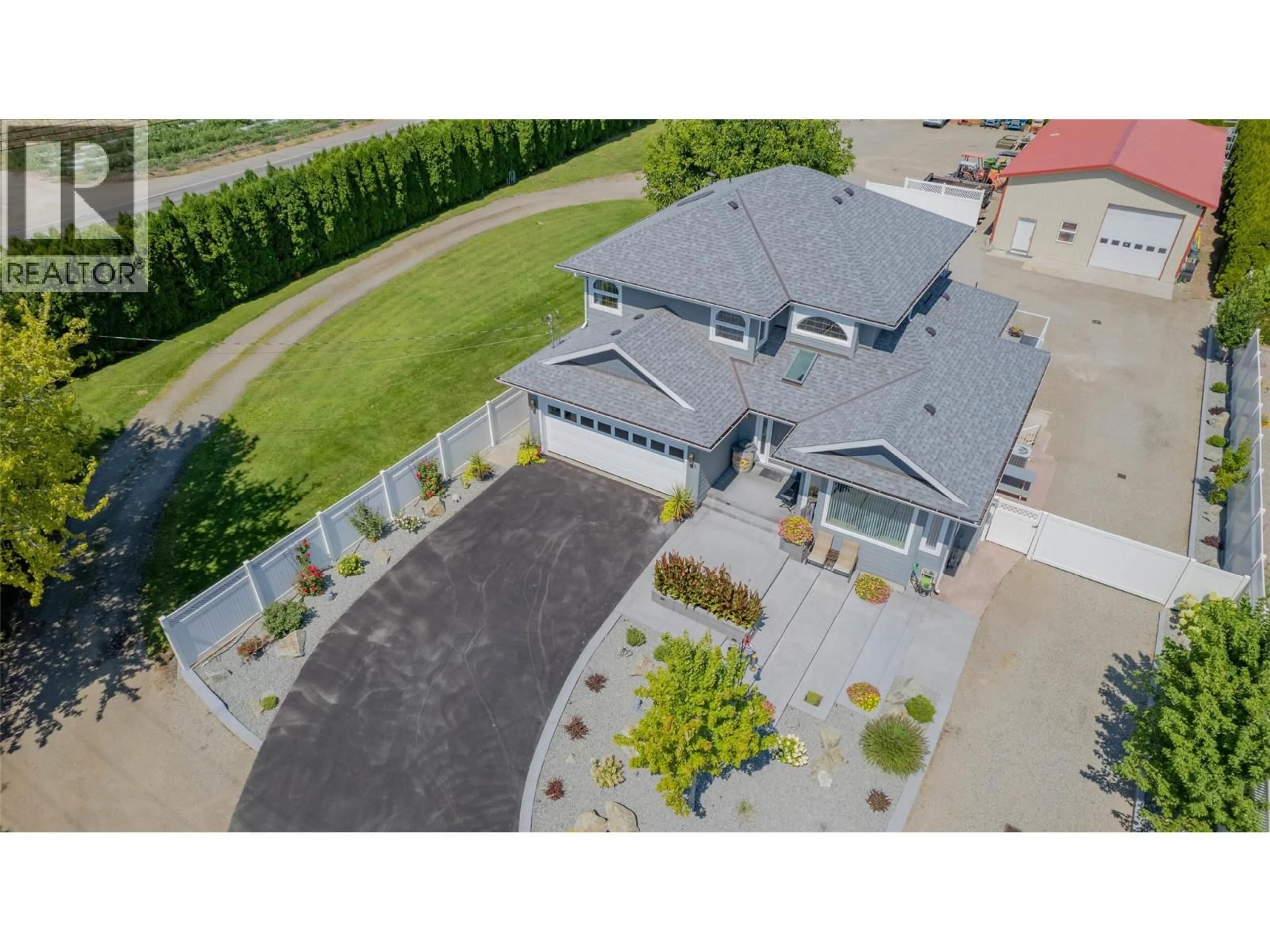 A pic from outside/outdoor area/front of a property/back of a property/a pic from drone, street for 388 ROAD 10 OTHER, Oliver British Columbia V0H1T1