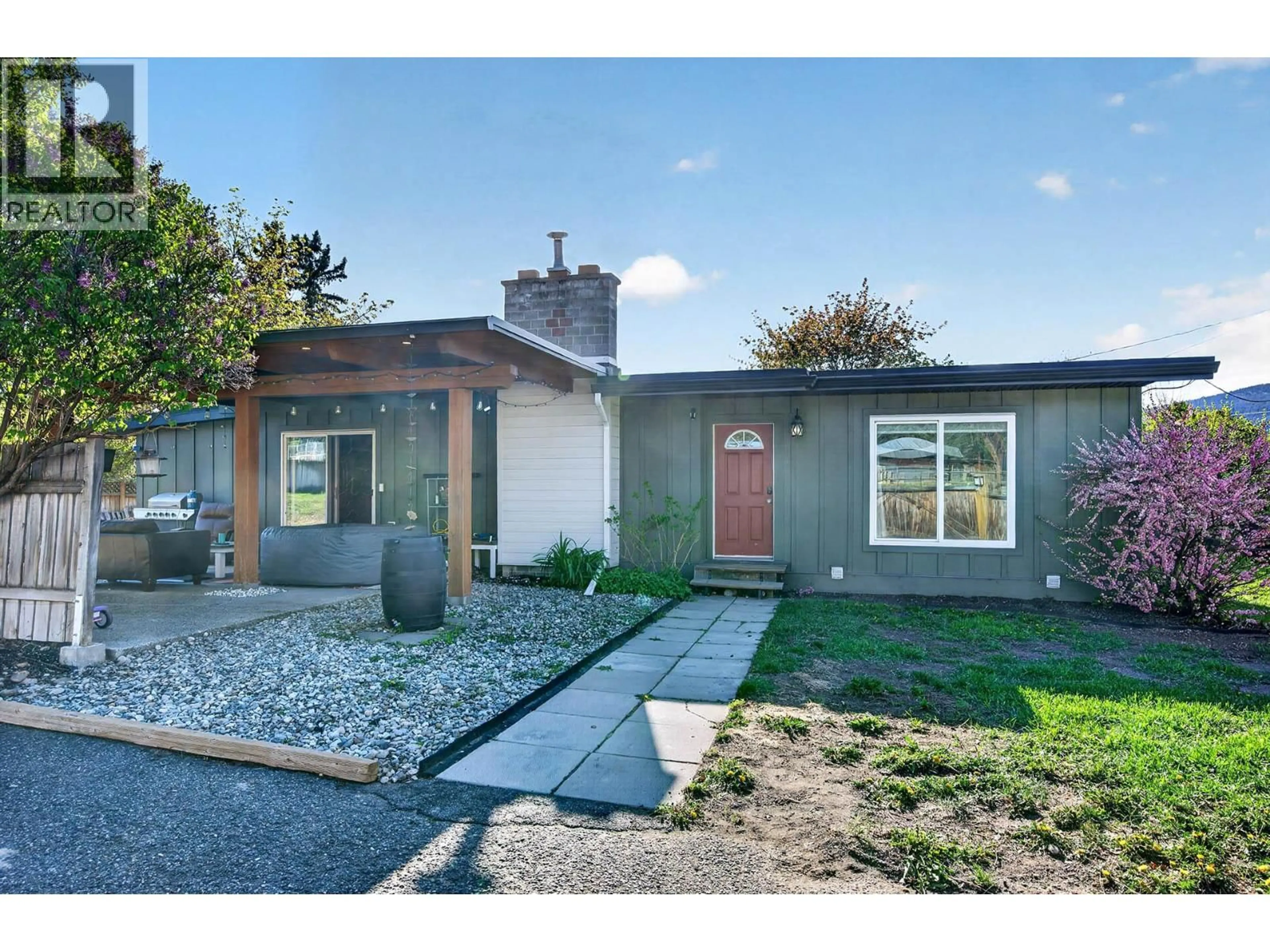 Home with vinyl exterior material, street for 583 LISTER ROAD, Kamloops British Columbia V2H0B7