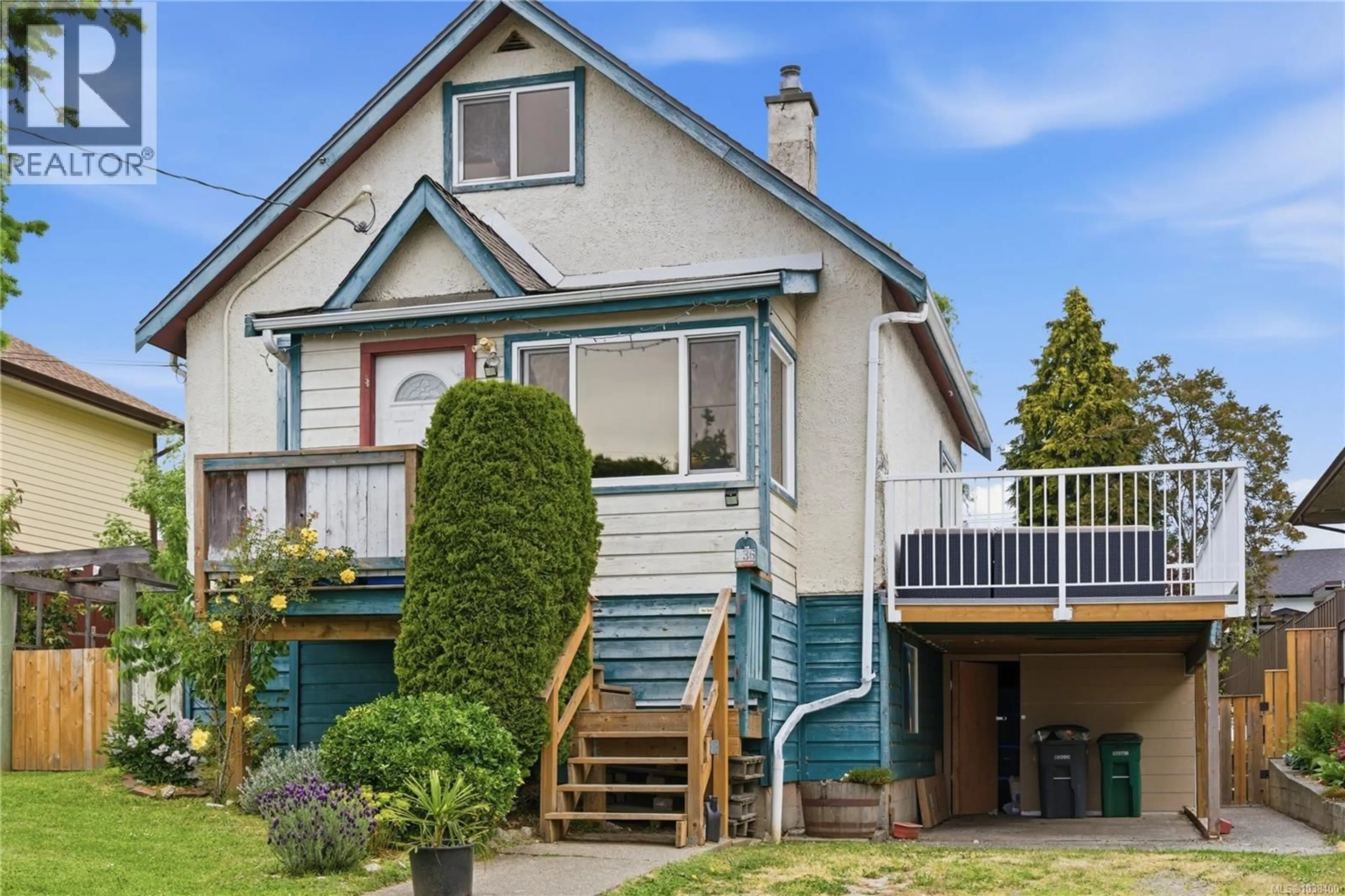 Home with vinyl exterior material, street for 236 CREASE AVENUE, Saanich British Columbia V8Z1S9
