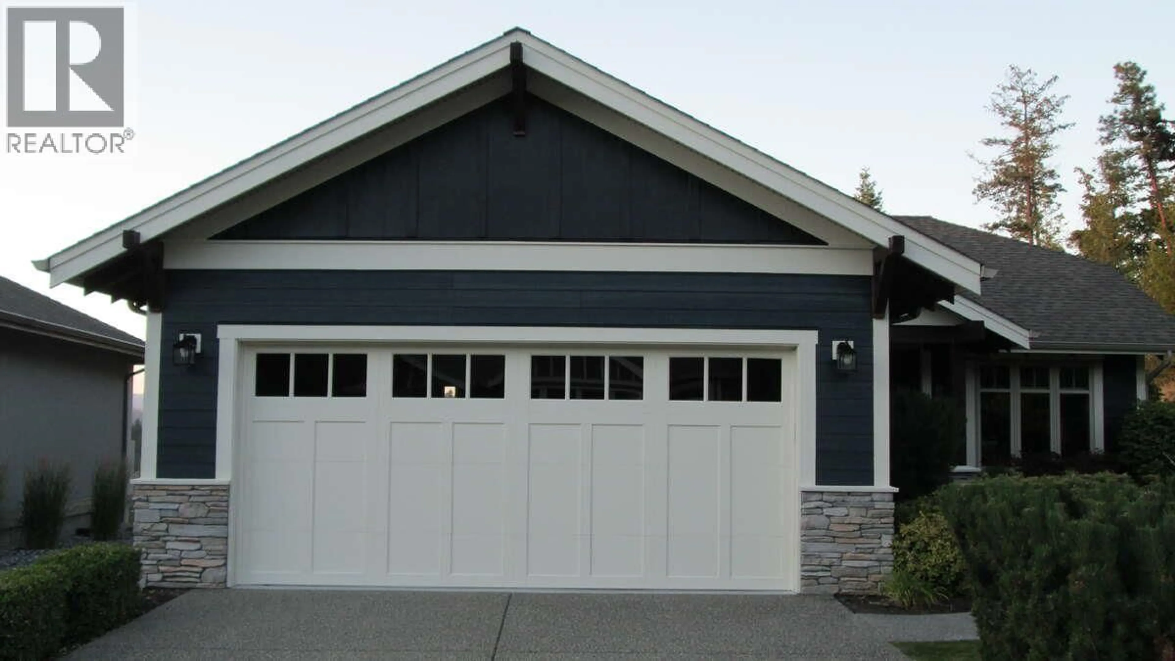 Indoor garage for 501 LONGSPOON BAY, Vernon British Columbia V1H2K2