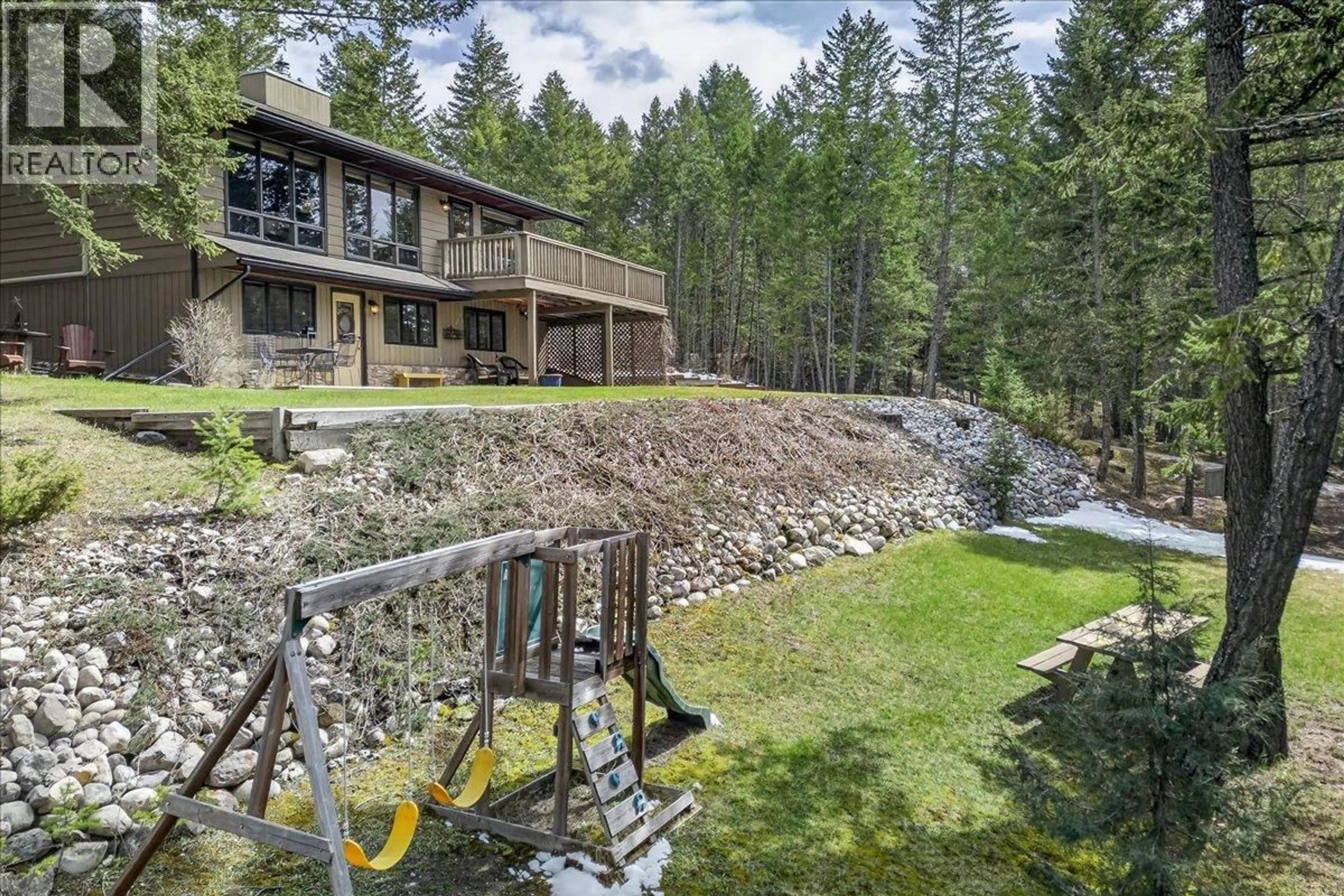 A pic from outside/outdoor area/front of a property/back of a property/a pic from drone, water/lake/river/ocean view for 8076 MCINTOSH LOOP ROAD, Radium Hot Springs British Columbia V0A1M0