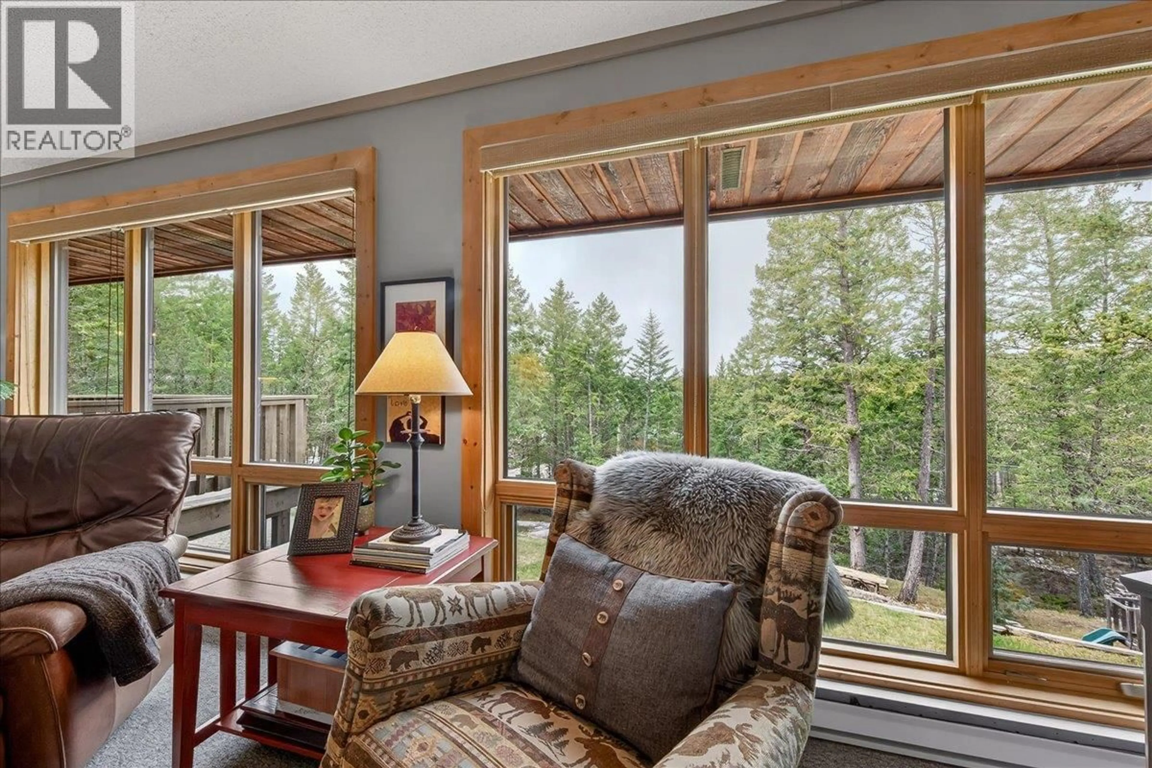 Living room with furniture, unknown for 8076 MCINTOSH LOOP ROAD, Radium Hot Springs British Columbia V0A1M0