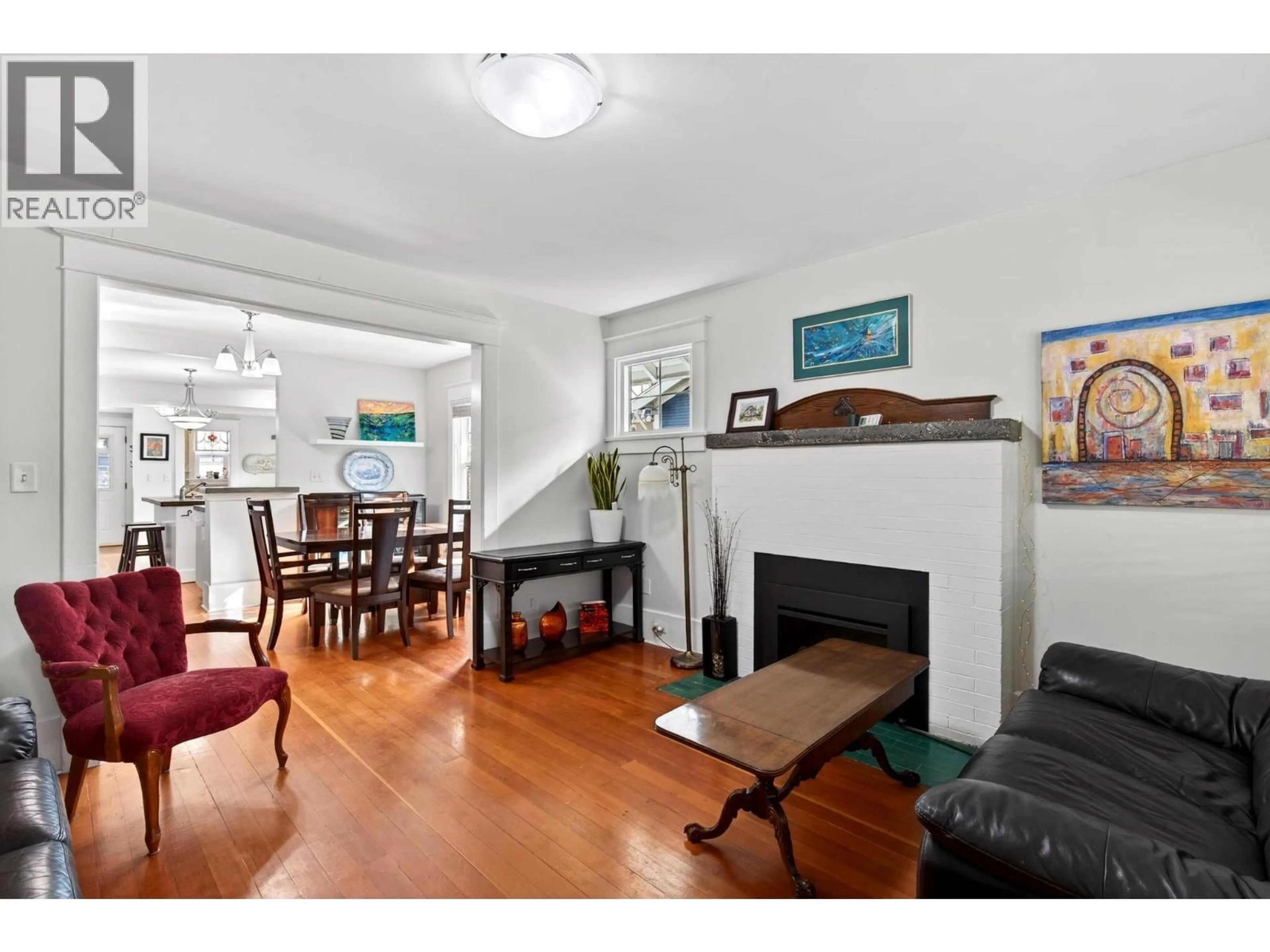 Living room with furniture, unknown for 716 LAWSON AVENUE, Kelowna British Columbia V1Y6S8