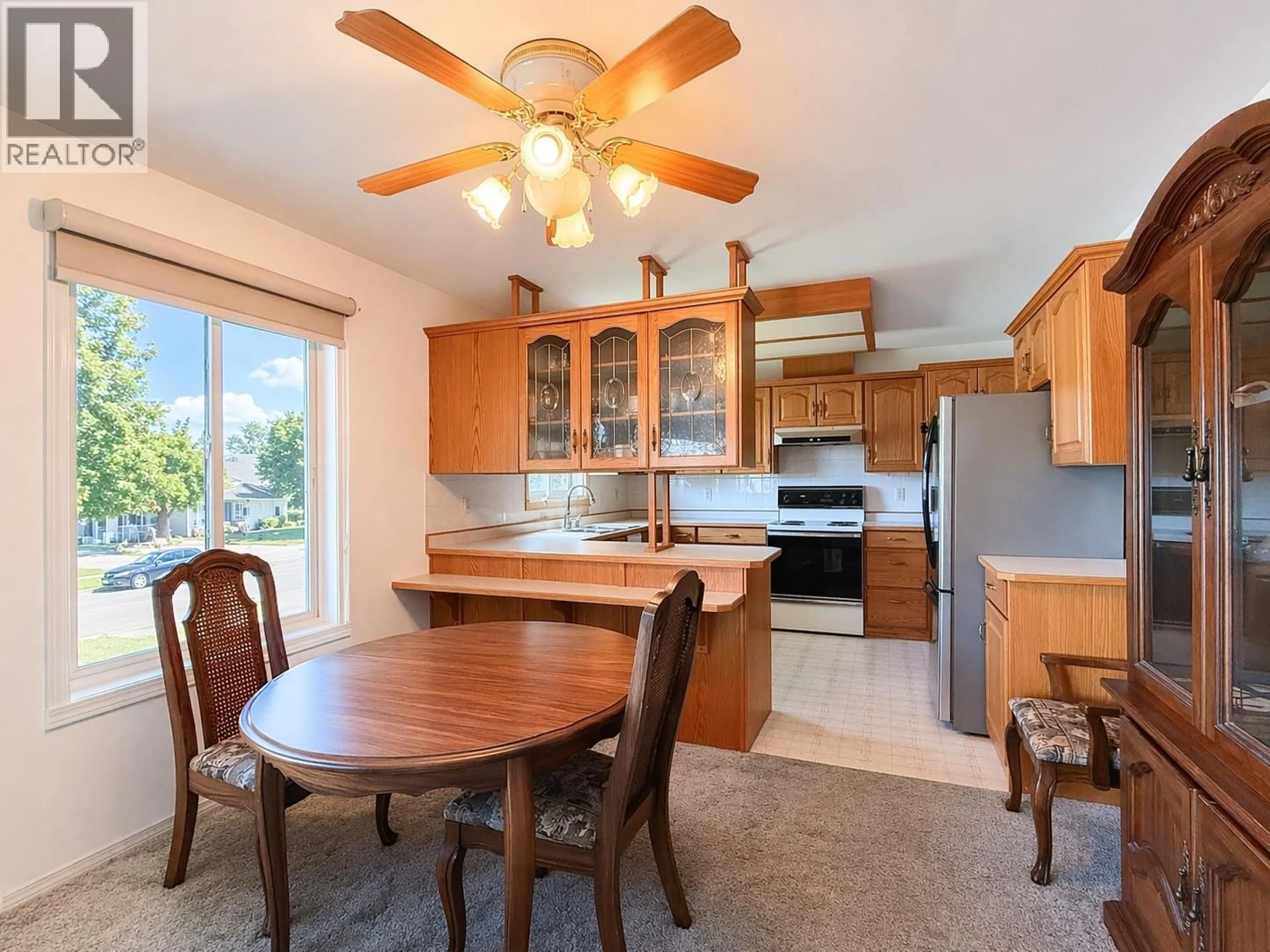 Open concept kitchen, unknown for 25 WILLOW CRESCENT, Osoyoos British Columbia V0H1V3