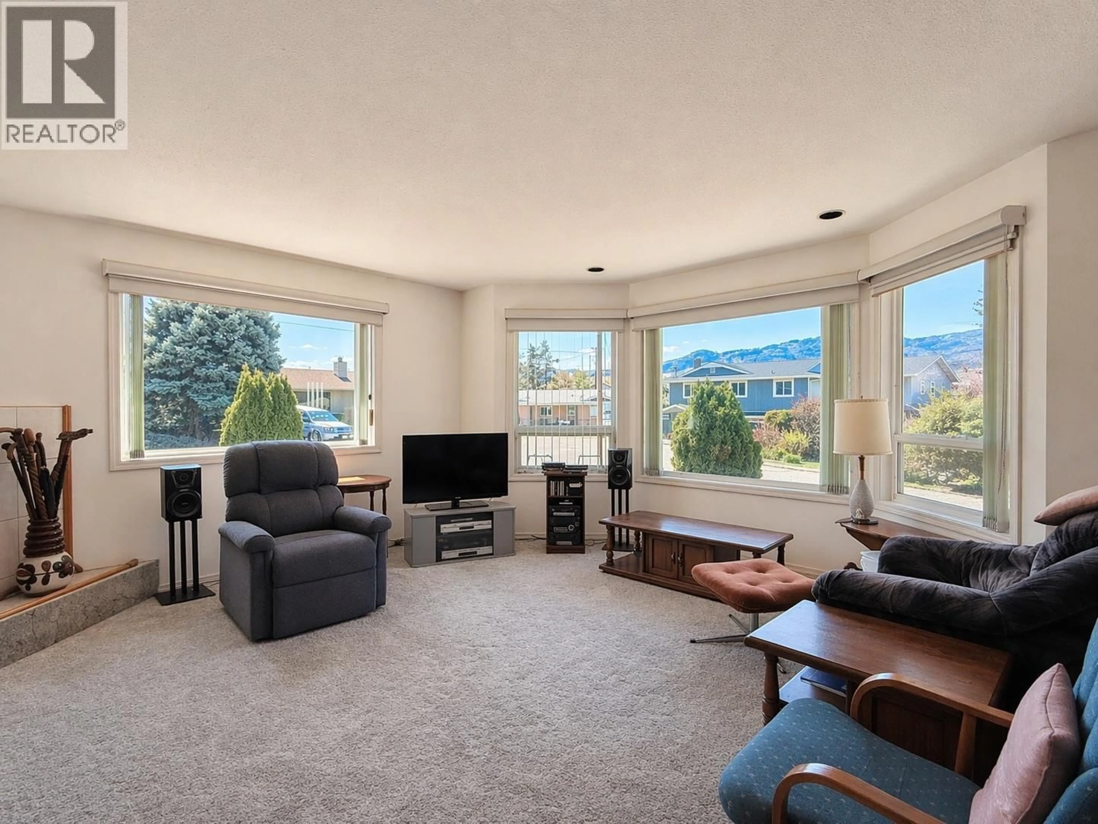 Living room with furniture, unknown for 25 WILLOW CRESCENT, Osoyoos British Columbia V0H1V3