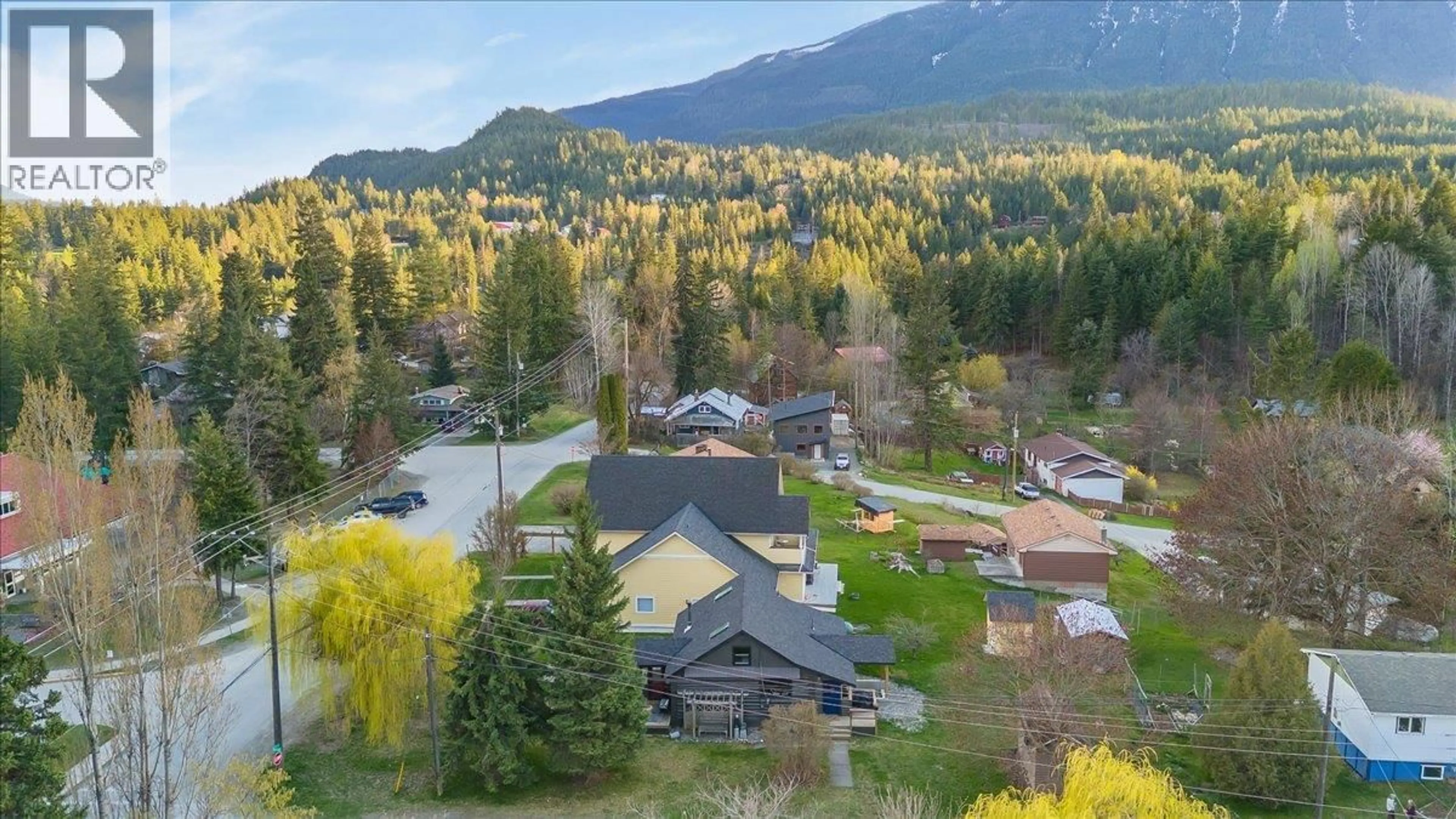 A pic from outside/outdoor area/front of a property/back of a property/a pic from drone, mountain view for 505 6TH STREET, Kaslo British Columbia V0G1M0