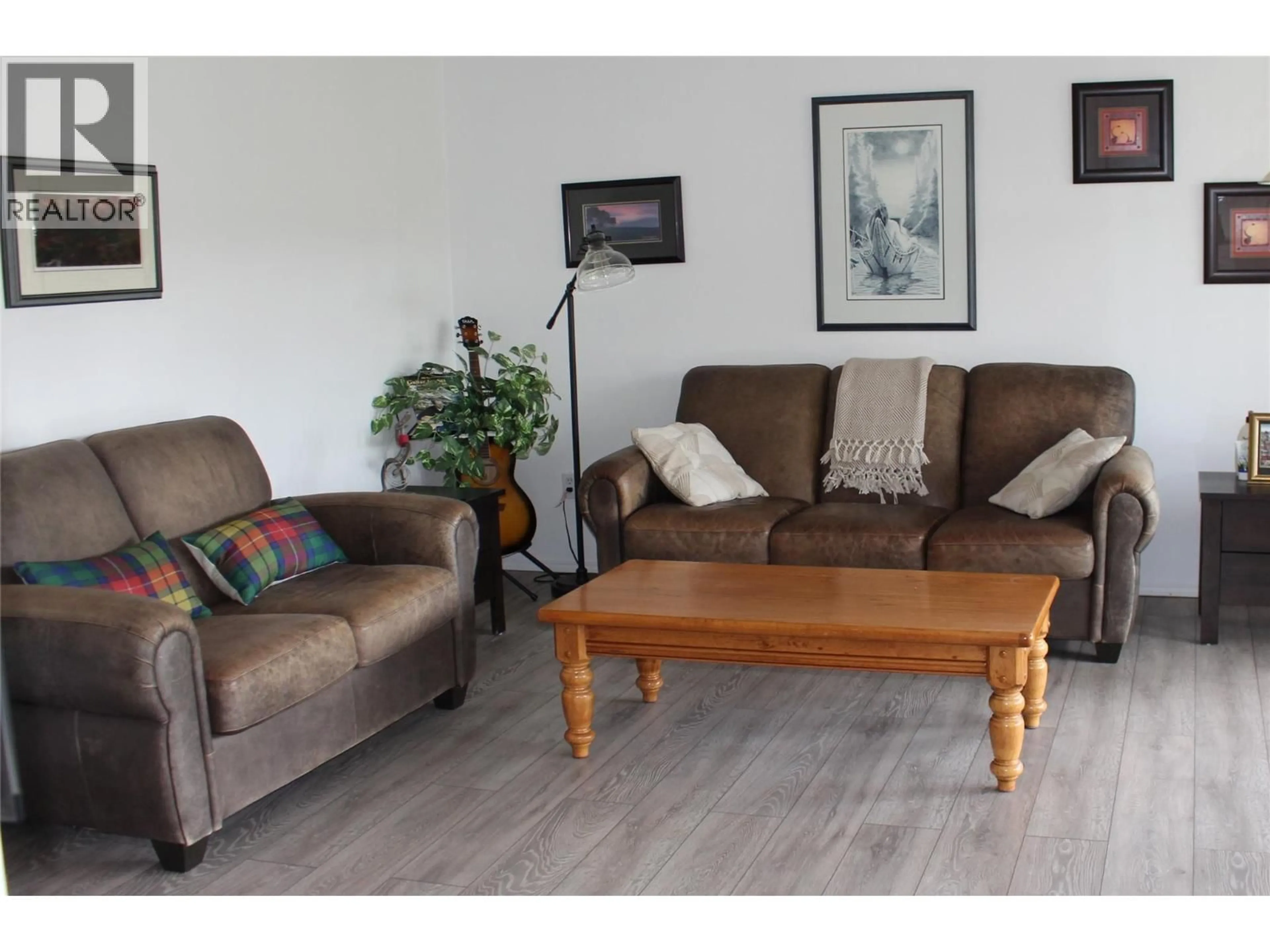 Living room with furniture, wood/laminate floor for 1121 - 415 COMMONWEALTH ROAD, Kelowna British Columbia V4V2M4