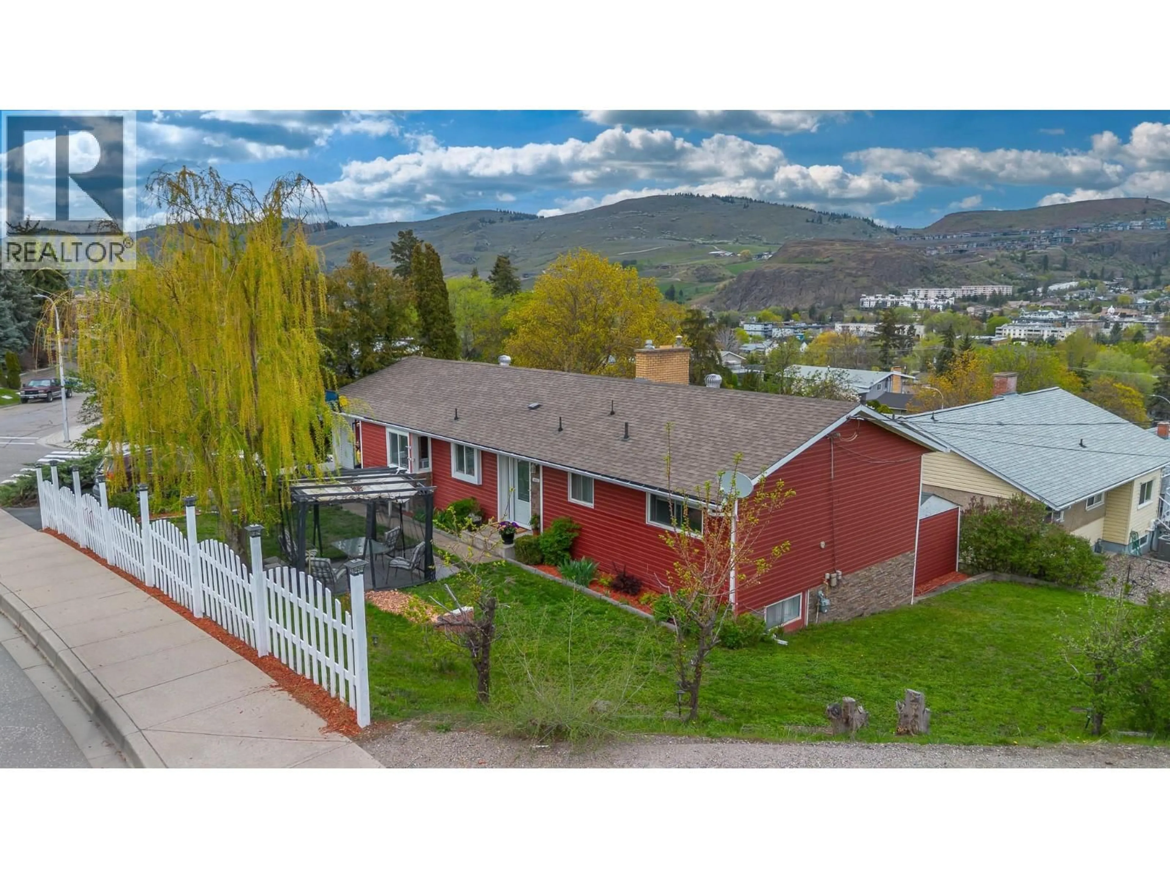 A pic from outside/outdoor area/front of a property/back of a property/a pic from drone, mountain view for 3503 20 AVENUE, Vernon British Columbia V1T1E9