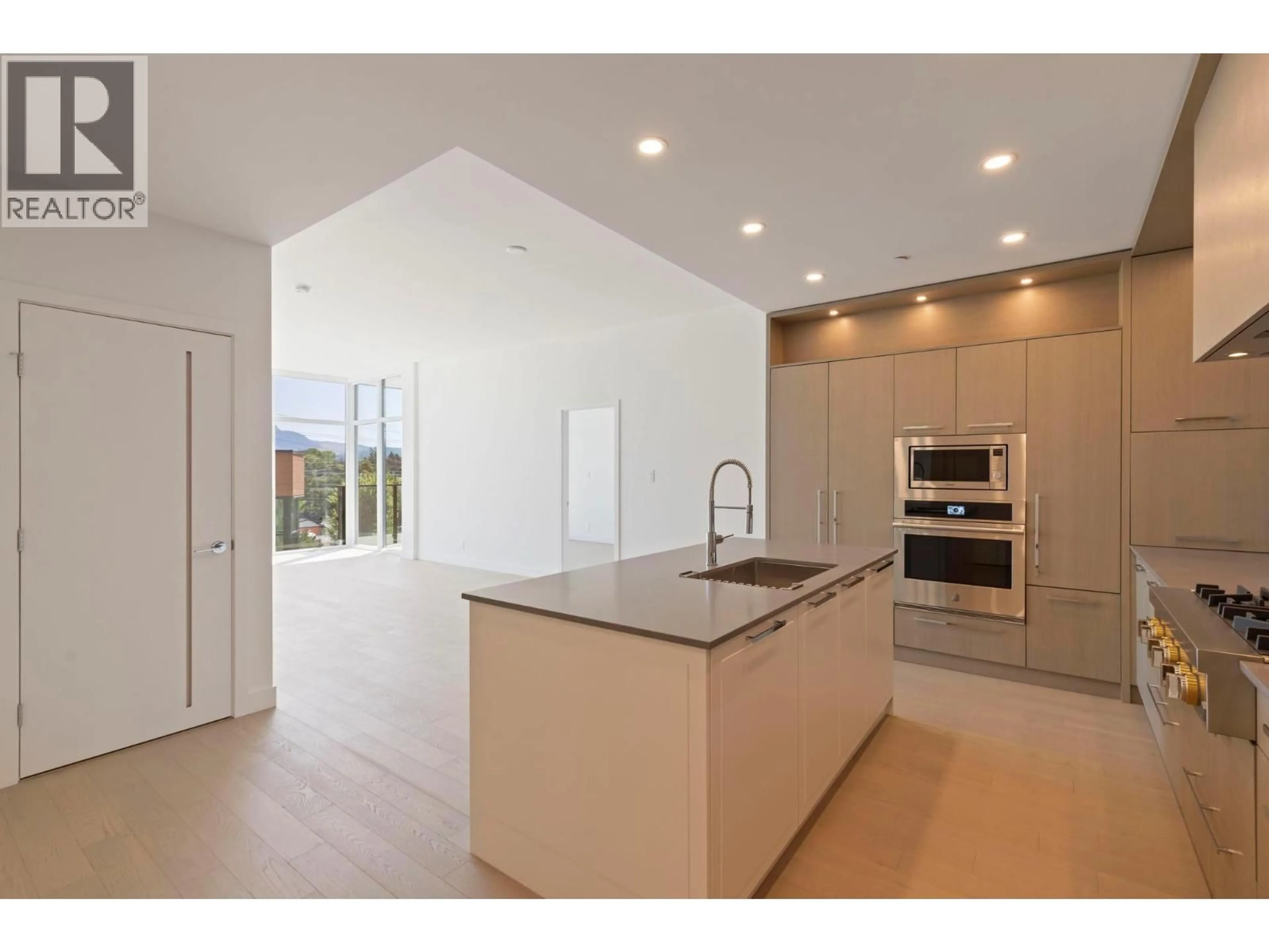 Open concept kitchen, ceramic/tile floor for 303 - 3409 LAKESHORE ROAD, Kelowna British Columbia V1W0G6