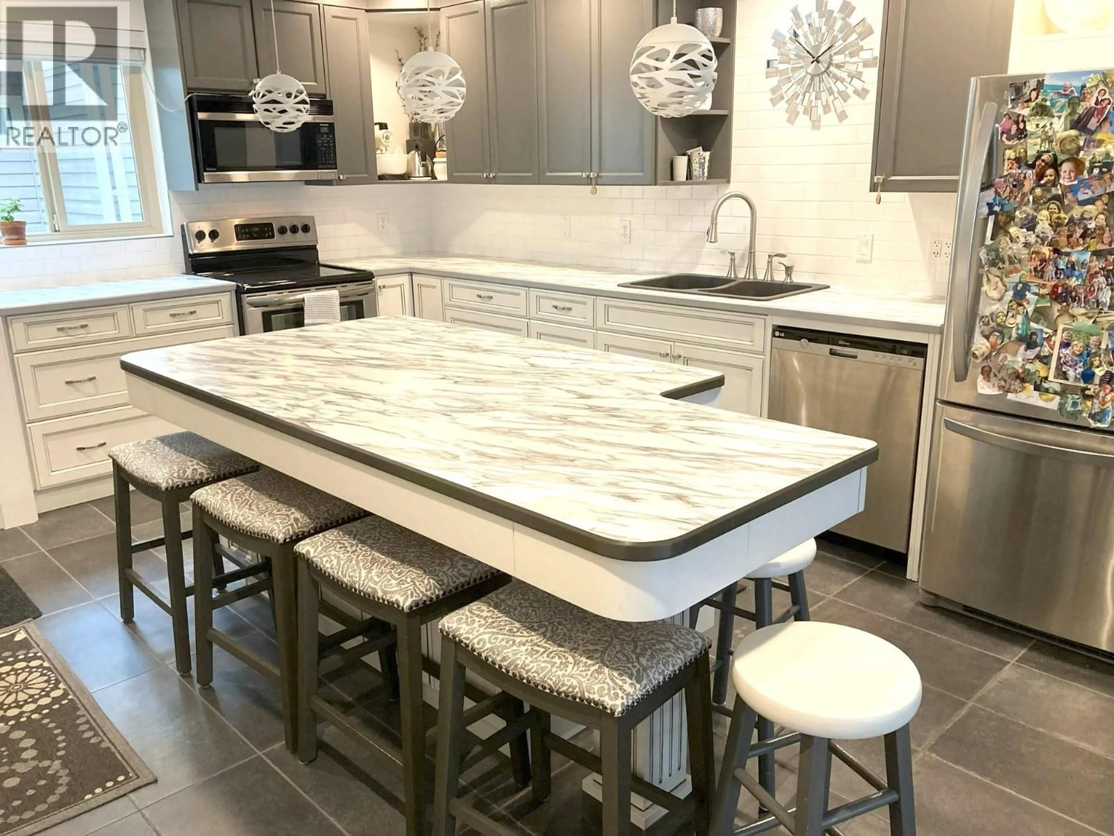 Contemporary kitchen, ceramic/tile floor for 4 - 145 NICOLA STREET, Kamloops British Columbia V2C2P2