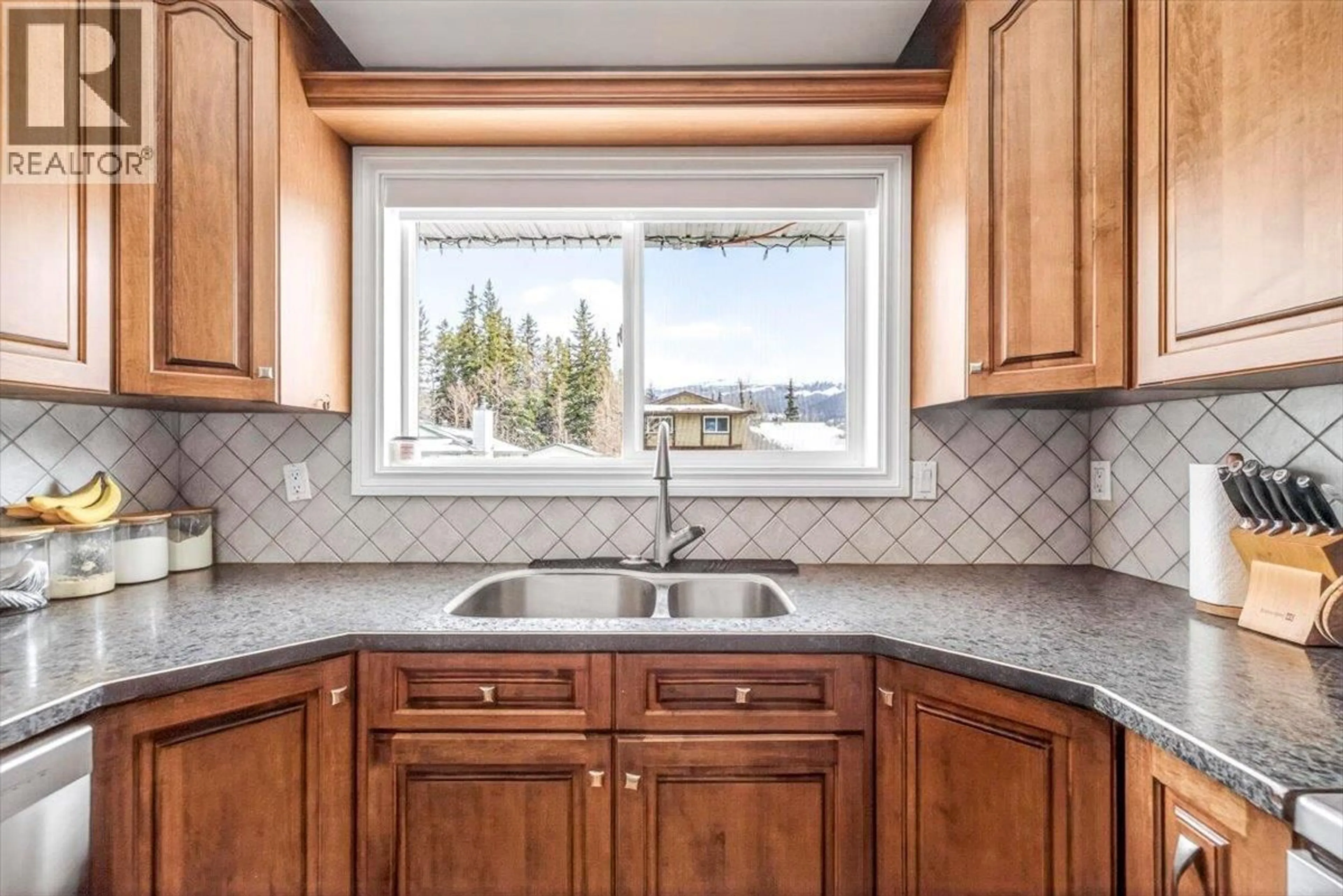 Standard kitchen, ceramic/tile floor for 1293 PONDEROSA DRIVE, Sparwood British Columbia V0B2G2