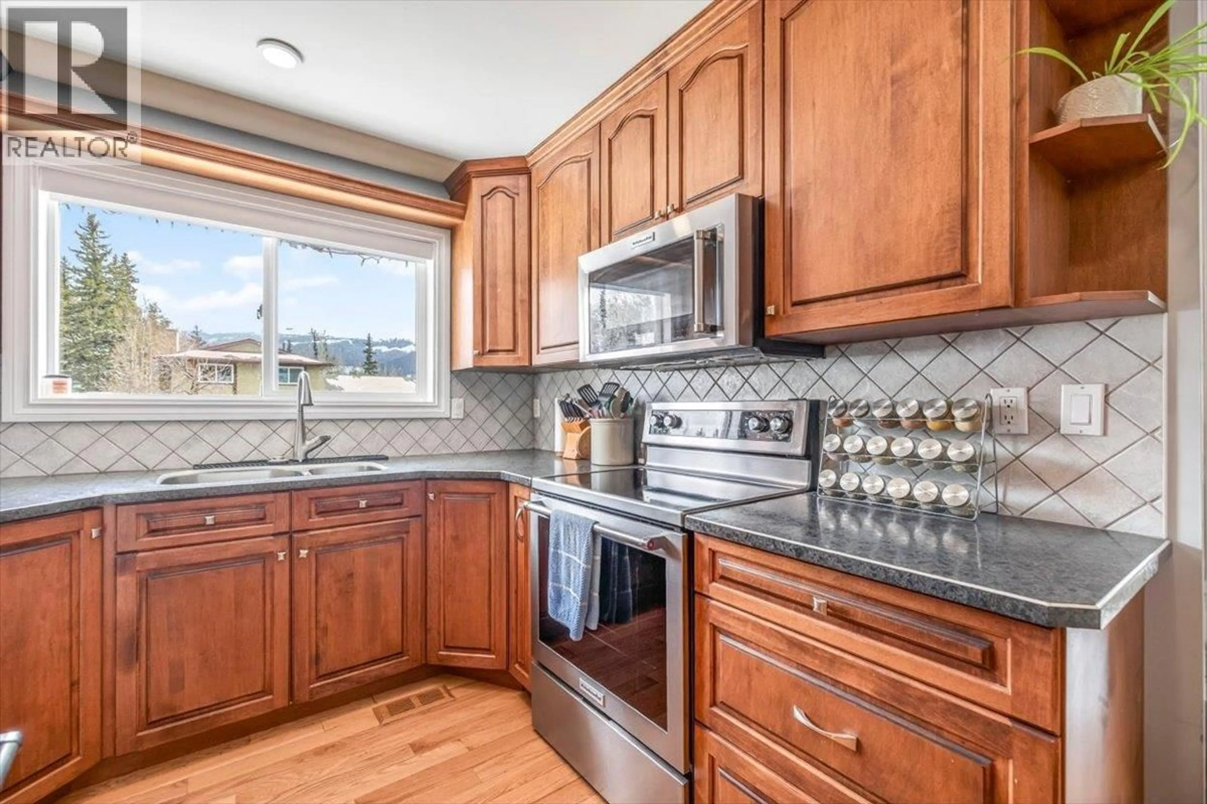 Standard kitchen, ceramic/tile floor for 1293 PONDEROSA DRIVE, Sparwood British Columbia V0B2G2