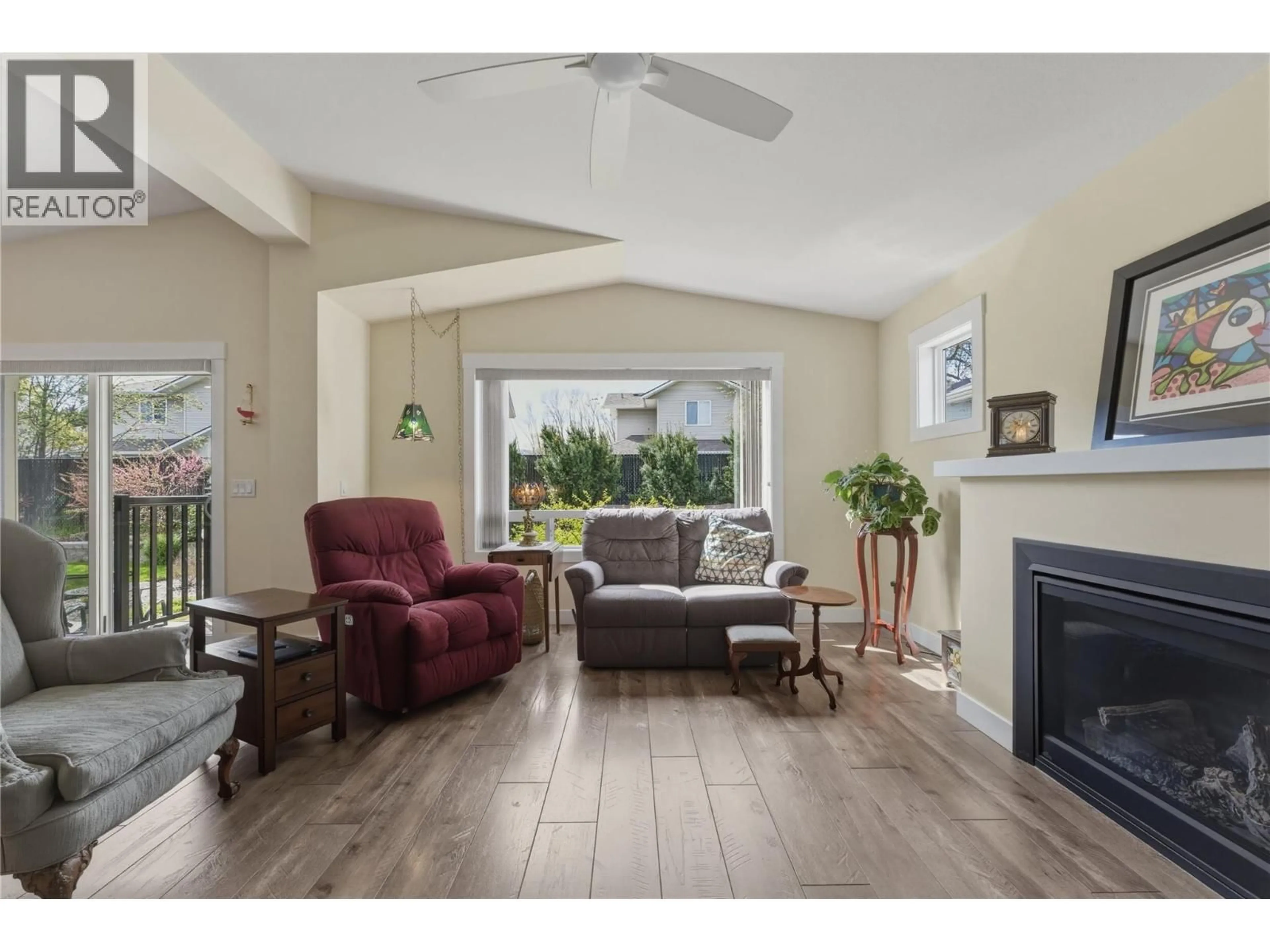 Living room with furniture, unknown for 20 - 2100 55 AVENUE, Vernon British Columbia V1T9Y6