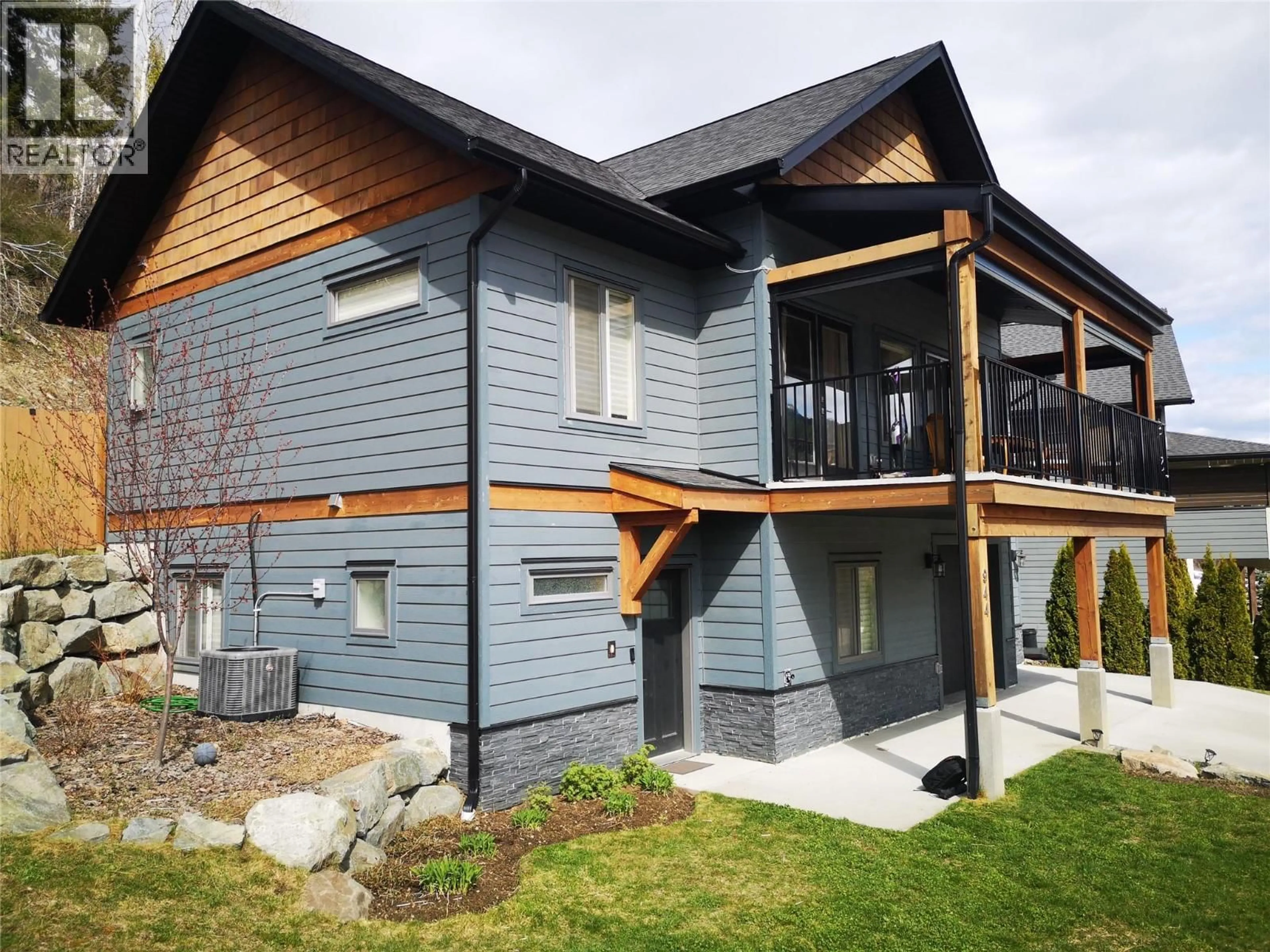 Home with vinyl exterior material, building for 944 REDSTONE DRIVE, Rossland British Columbia V0G1Y0