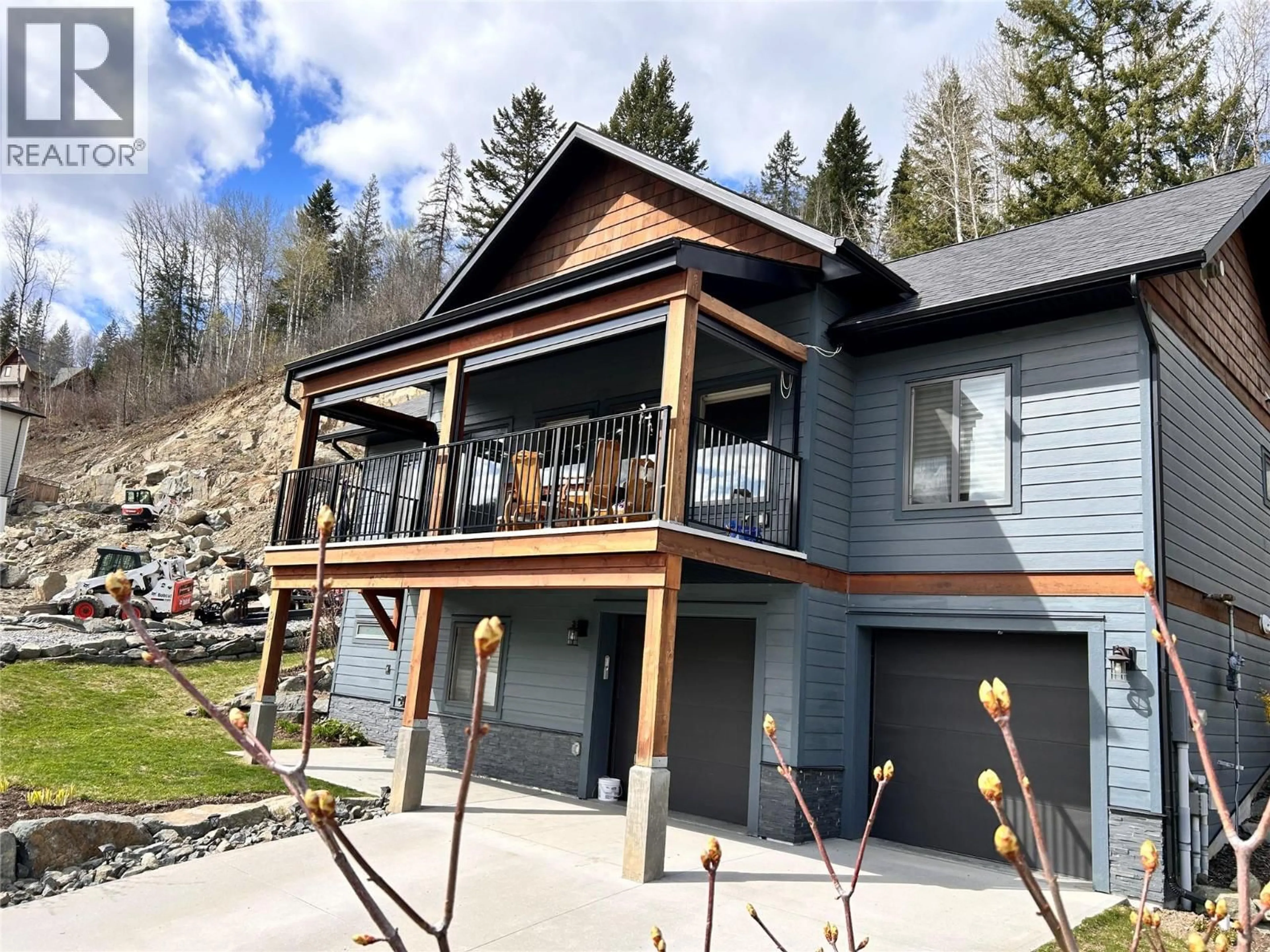 Home with vinyl exterior material, unknown for 944 REDSTONE DRIVE, Rossland British Columbia V0G1Y0