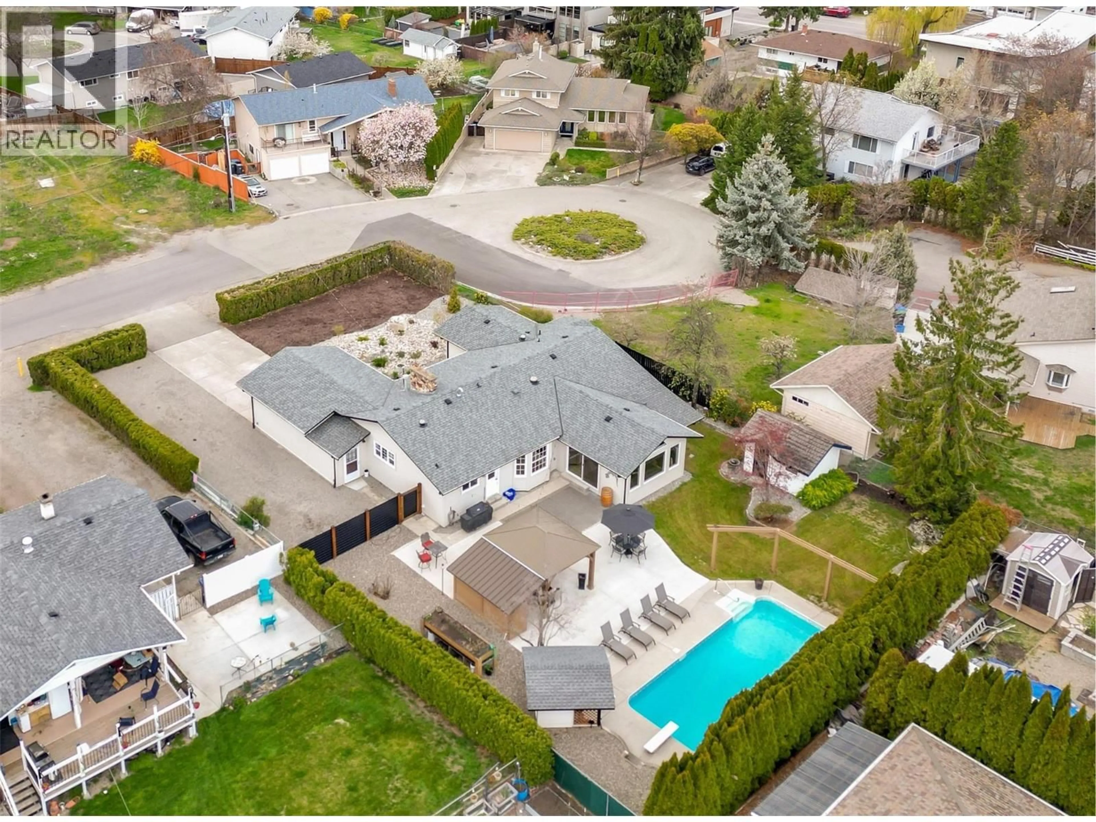 A pic from outside/outdoor area/front of a property/back of a property/a pic from drone, street for 664 BERK COURT, Kelowna British Columbia V1W1T9