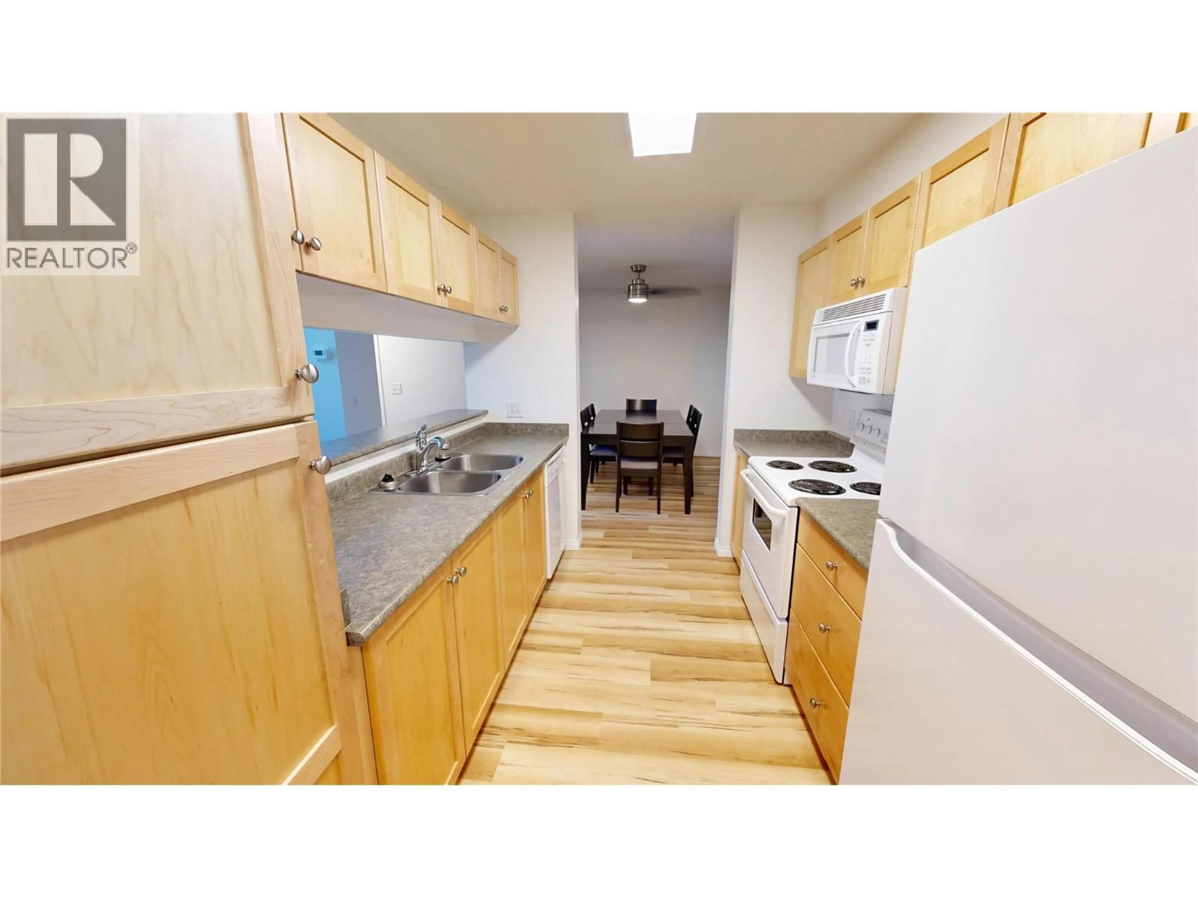 Standard kitchen, unknown for 306 - 4769 FORSTERS LANDING ROAD, Radium Hot Springs British Columbia V0A1M0