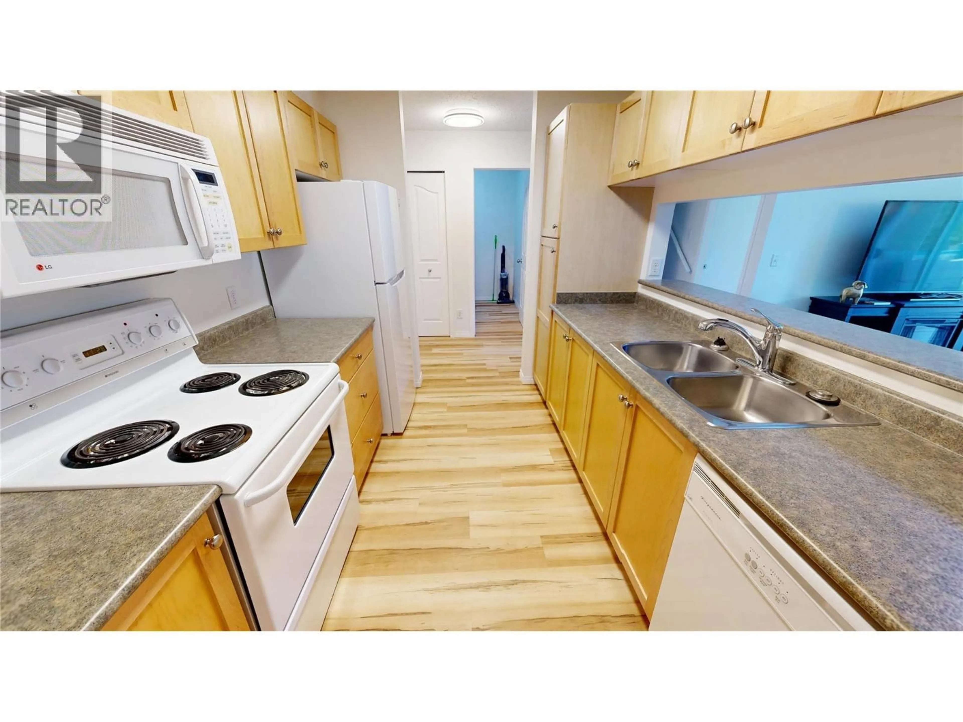 Standard kitchen, unknown for 306 - 4769 FORSTERS LANDING ROAD, Radium Hot Springs British Columbia V0A1M0