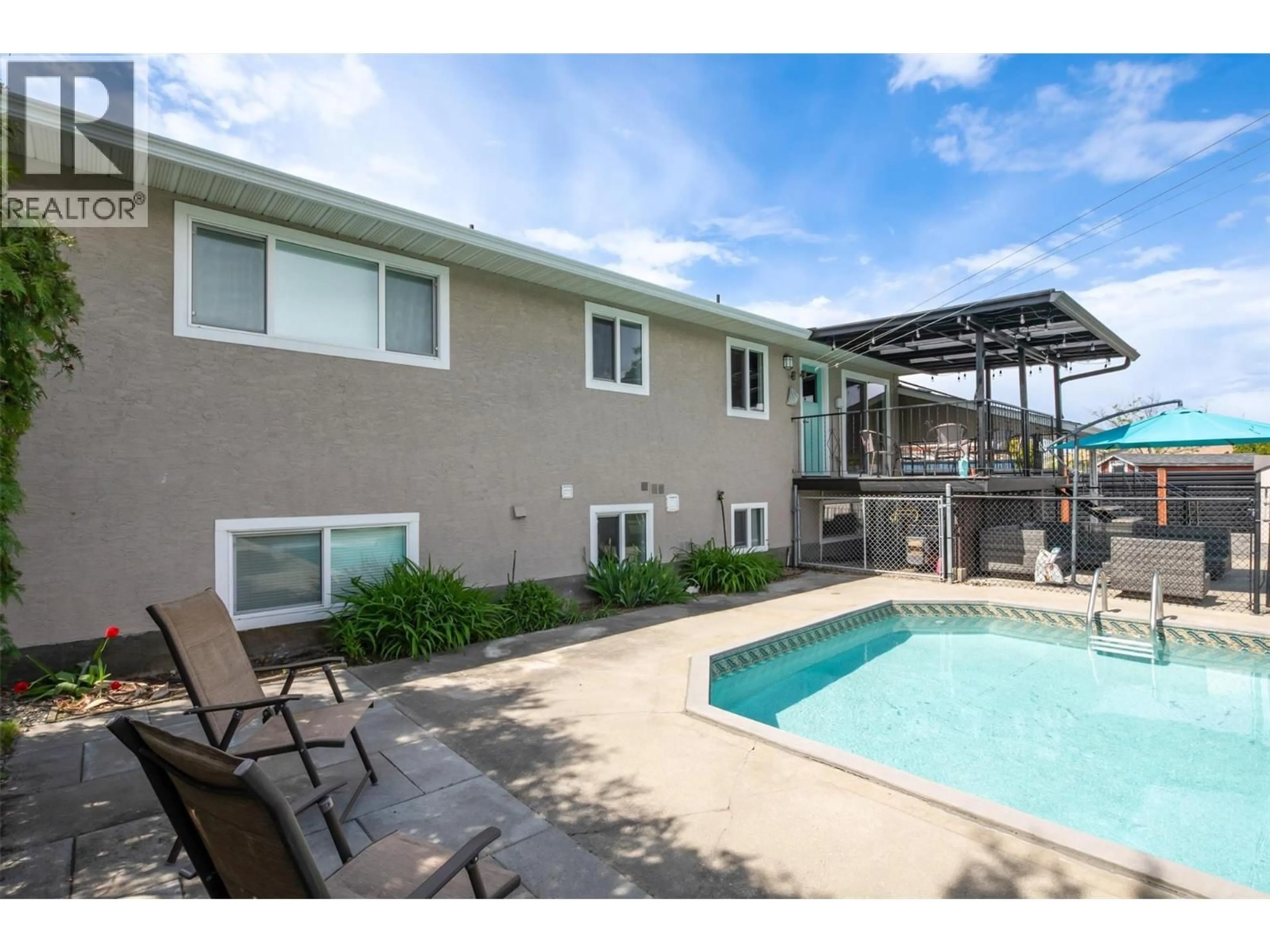 Pool for 210 PISCES ROAD, Kelowna British Columbia V1X1E9