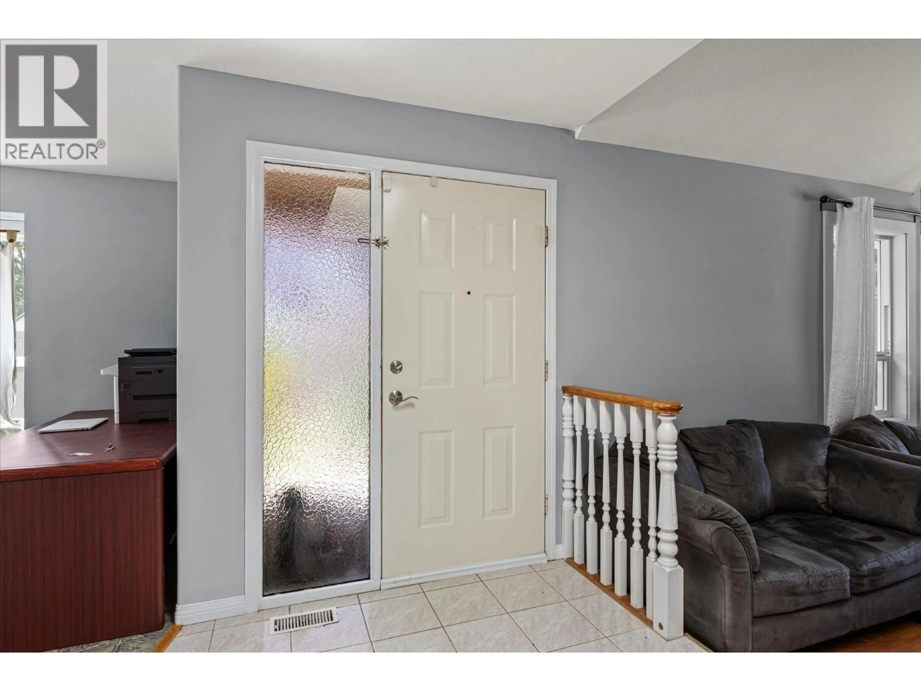 Indoor entryway for 1881 PORTLAND PLACE, Kelowna British Columbia V1V1P9