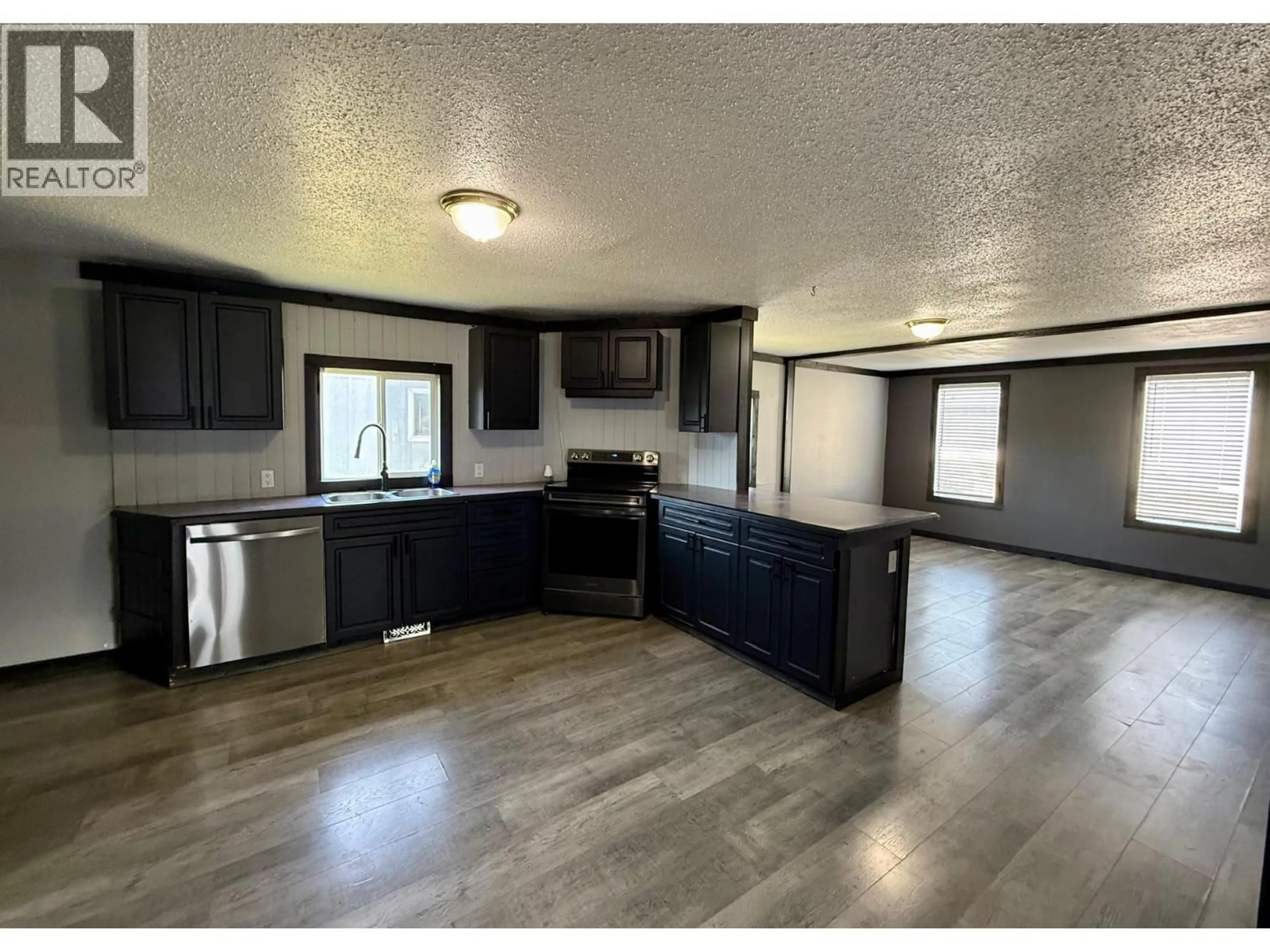 Open concept kitchen, wood/laminate floor for 9 - 6210 LOWER ELK VALLEY ROAD, Sparwood British Columbia V0B2G3