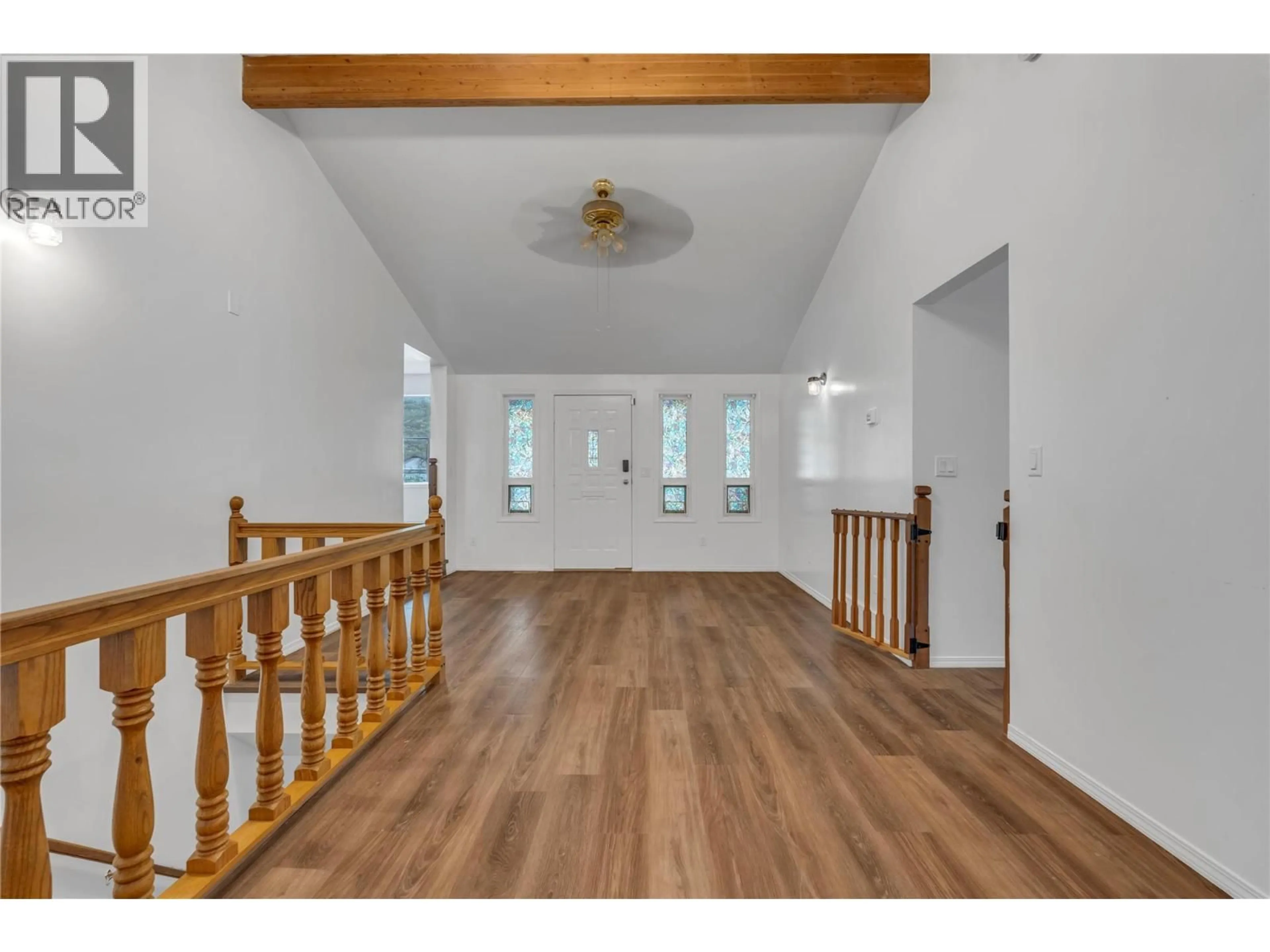 Indoor foyer for 1498 MAIN STREET, Olalla British Columbia V0X1N6