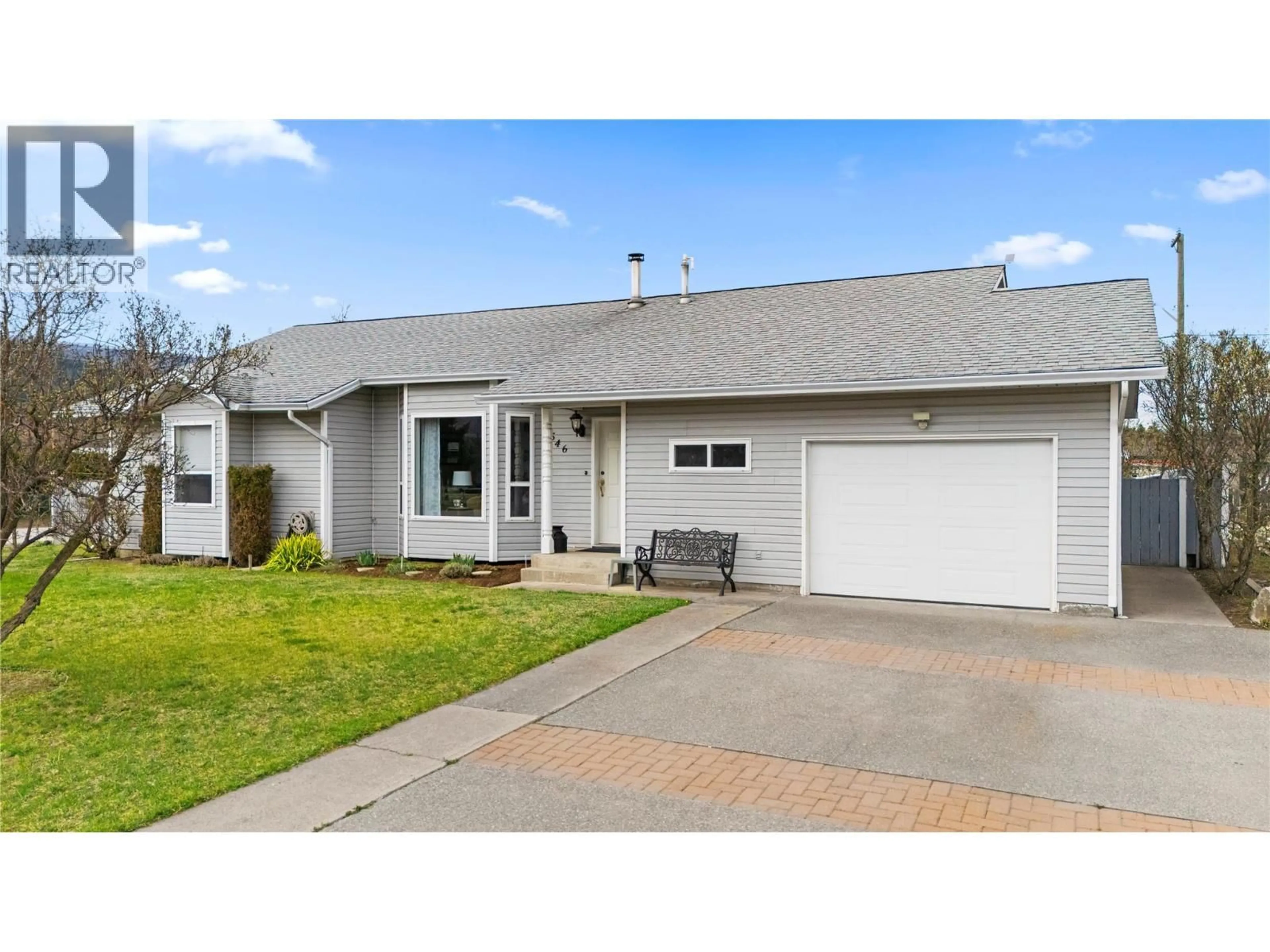 Home with vinyl exterior material, street for 546 ORIOLE WAY, Barriere British Columbia V0E1E0