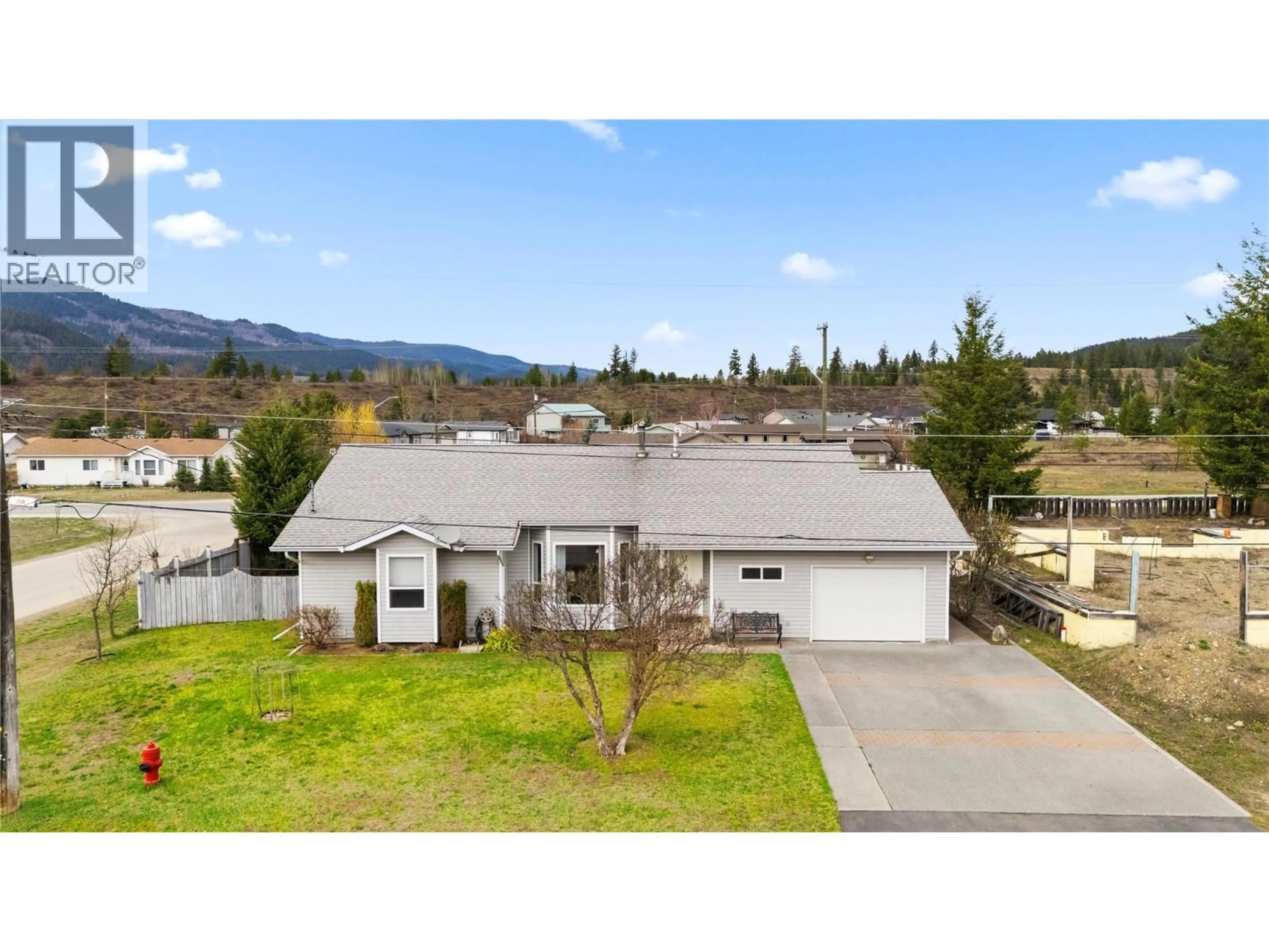 A pic from outside/outdoor area/front of a property/back of a property/a pic from drone, mountain view for 546 ORIOLE WAY, Barriere British Columbia V0E1E0