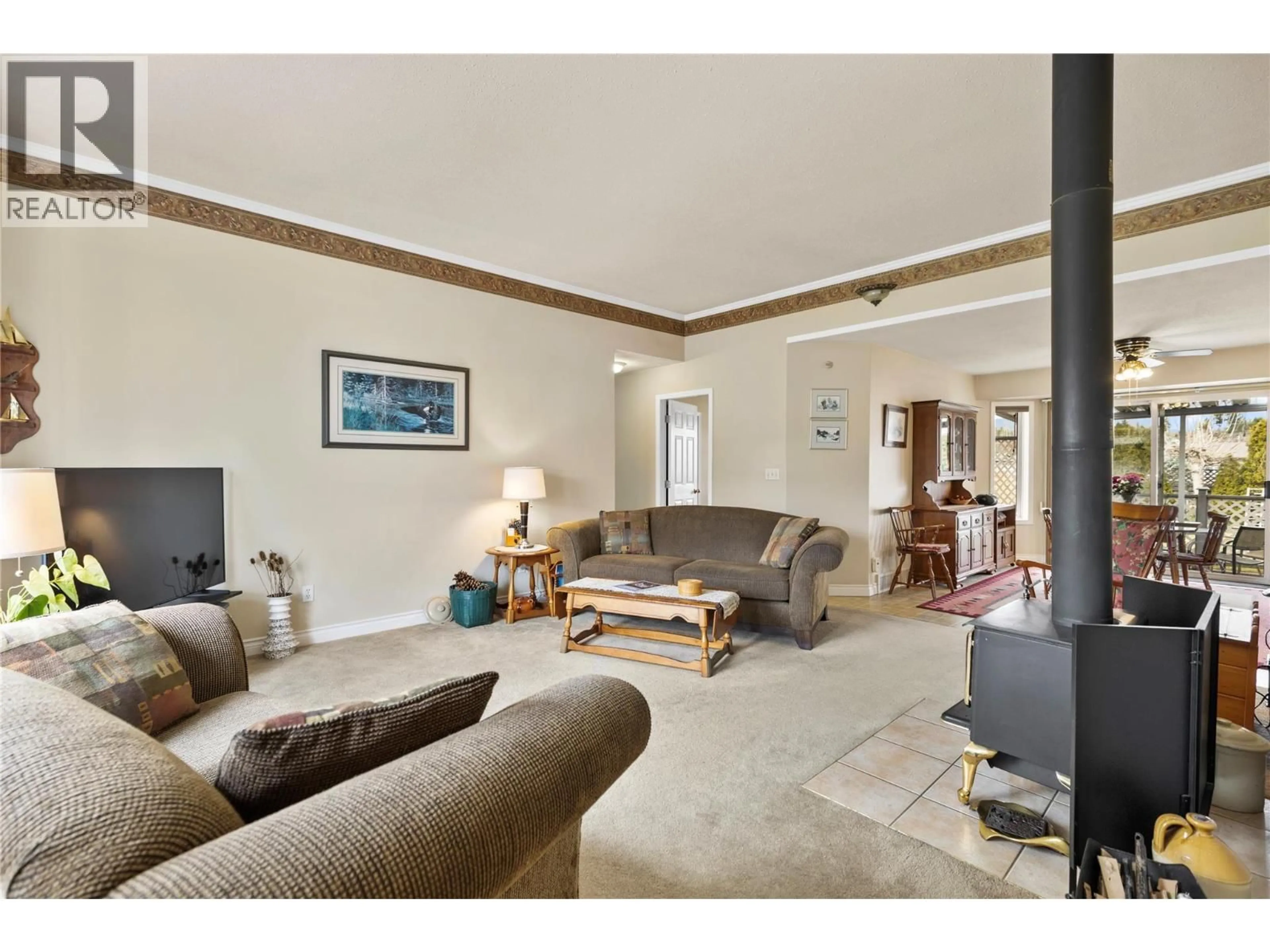 Living room with furniture, unknown for 546 ORIOLE WAY, Barriere British Columbia V0E1E0