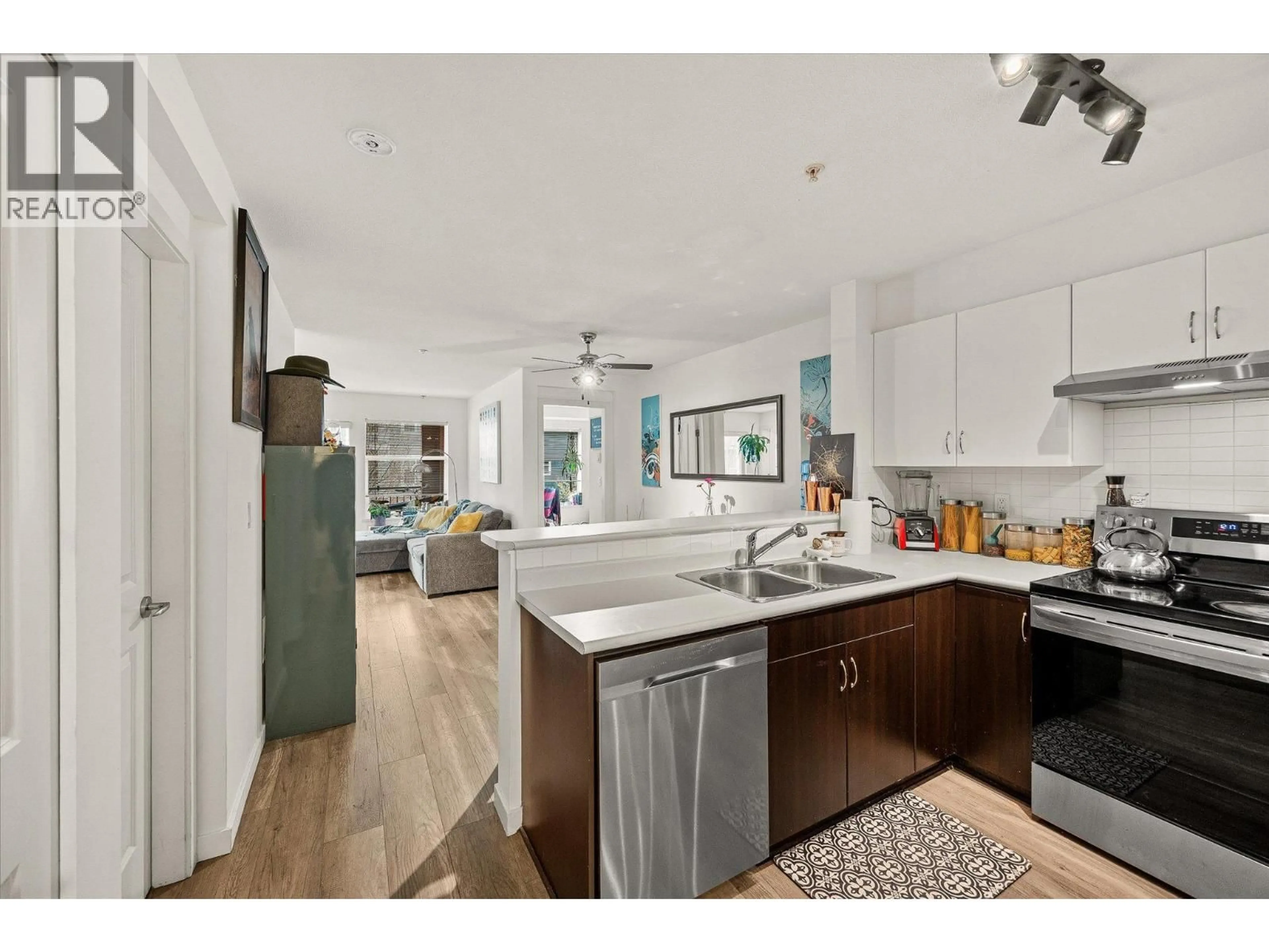 Open concept kitchen, unknown for 211 - 555 YATES ROAD, Kelowna British Columbia V1V2V2