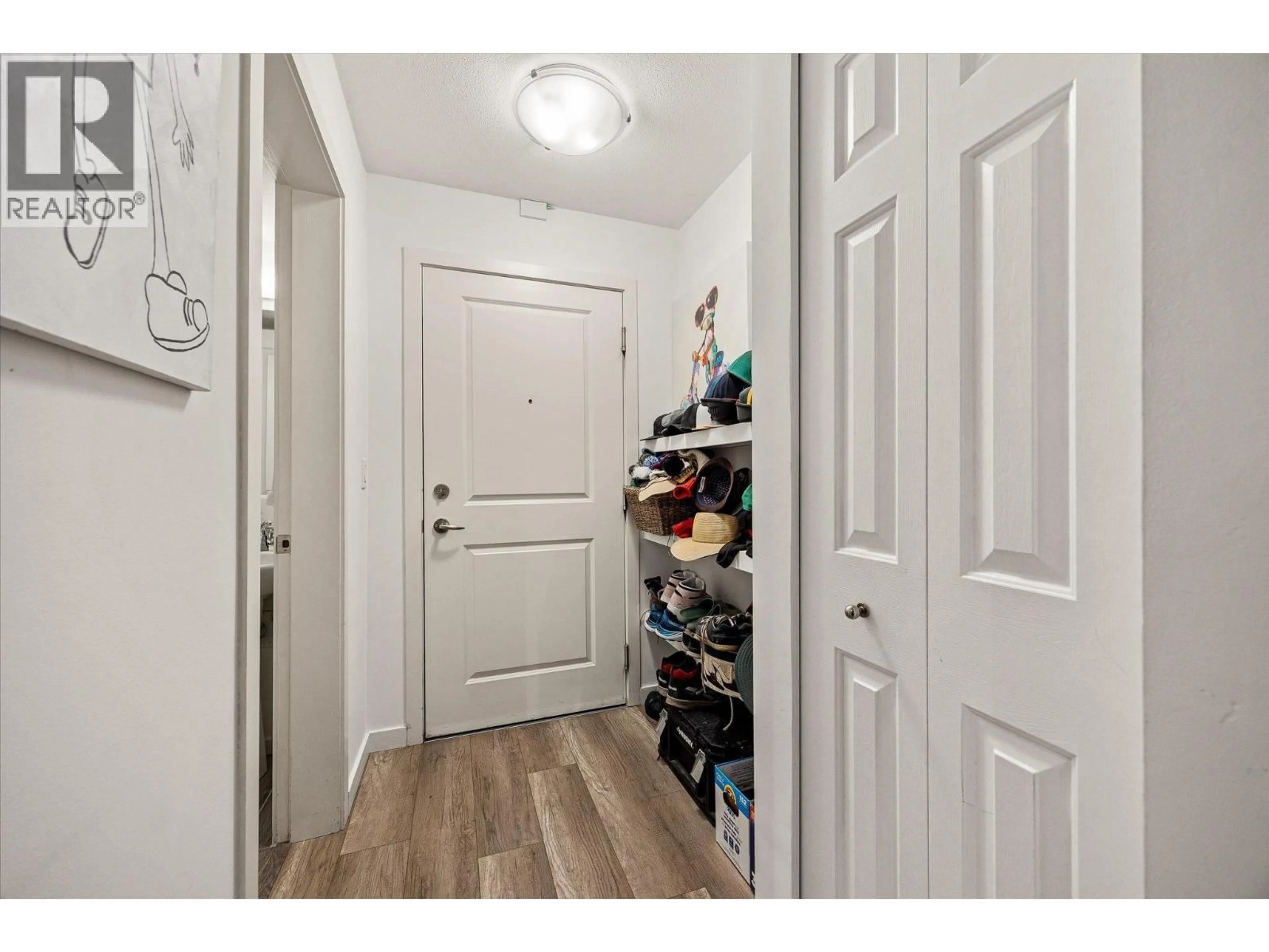 Indoor entryway for 211 - 555 YATES ROAD, Kelowna British Columbia V1V2V2