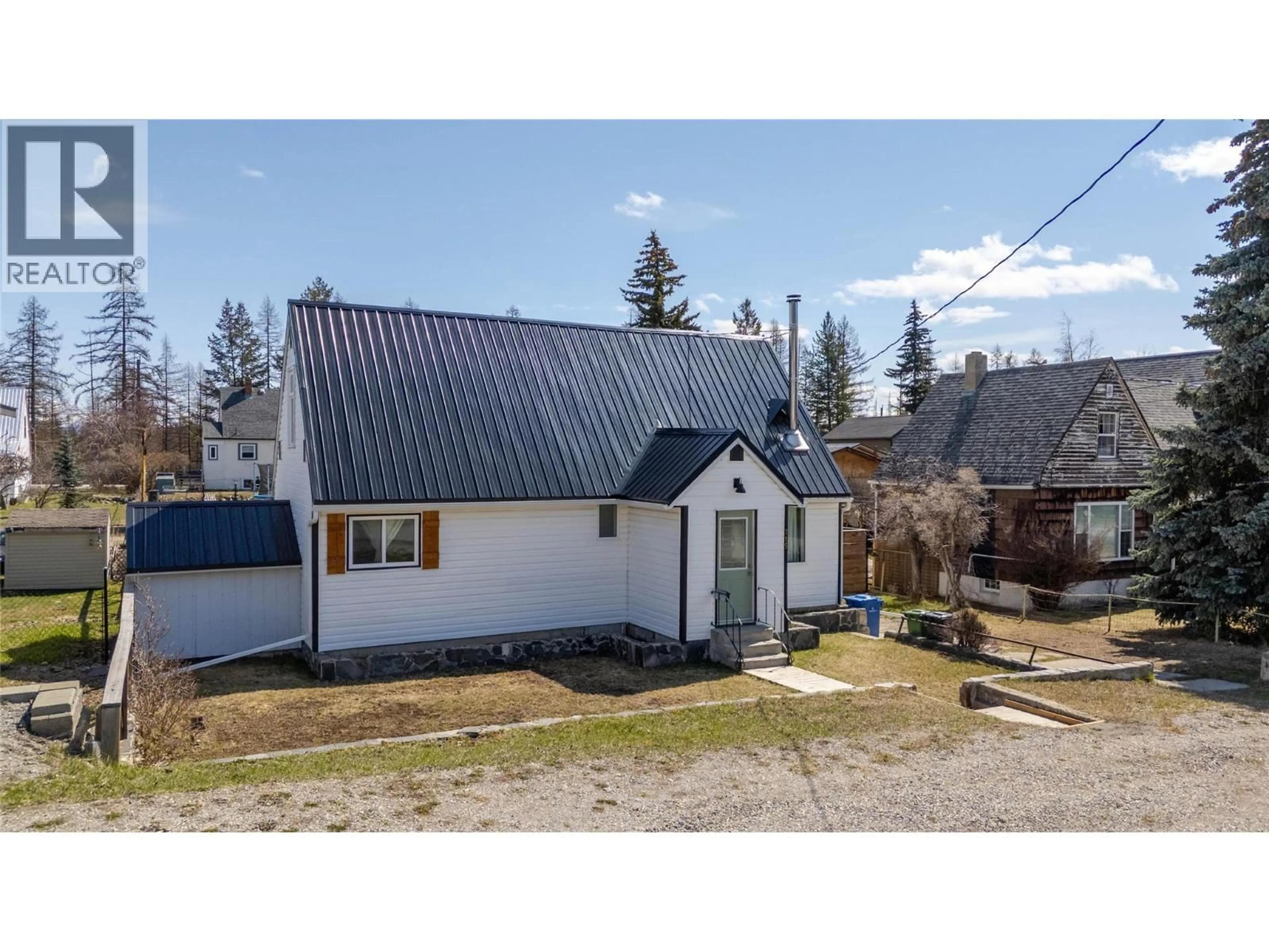 A pic from outside/outdoor area/front of a property/back of a property/a pic from drone, street for 715 6TH AVENUE, Kimberley British Columbia V1A2V9