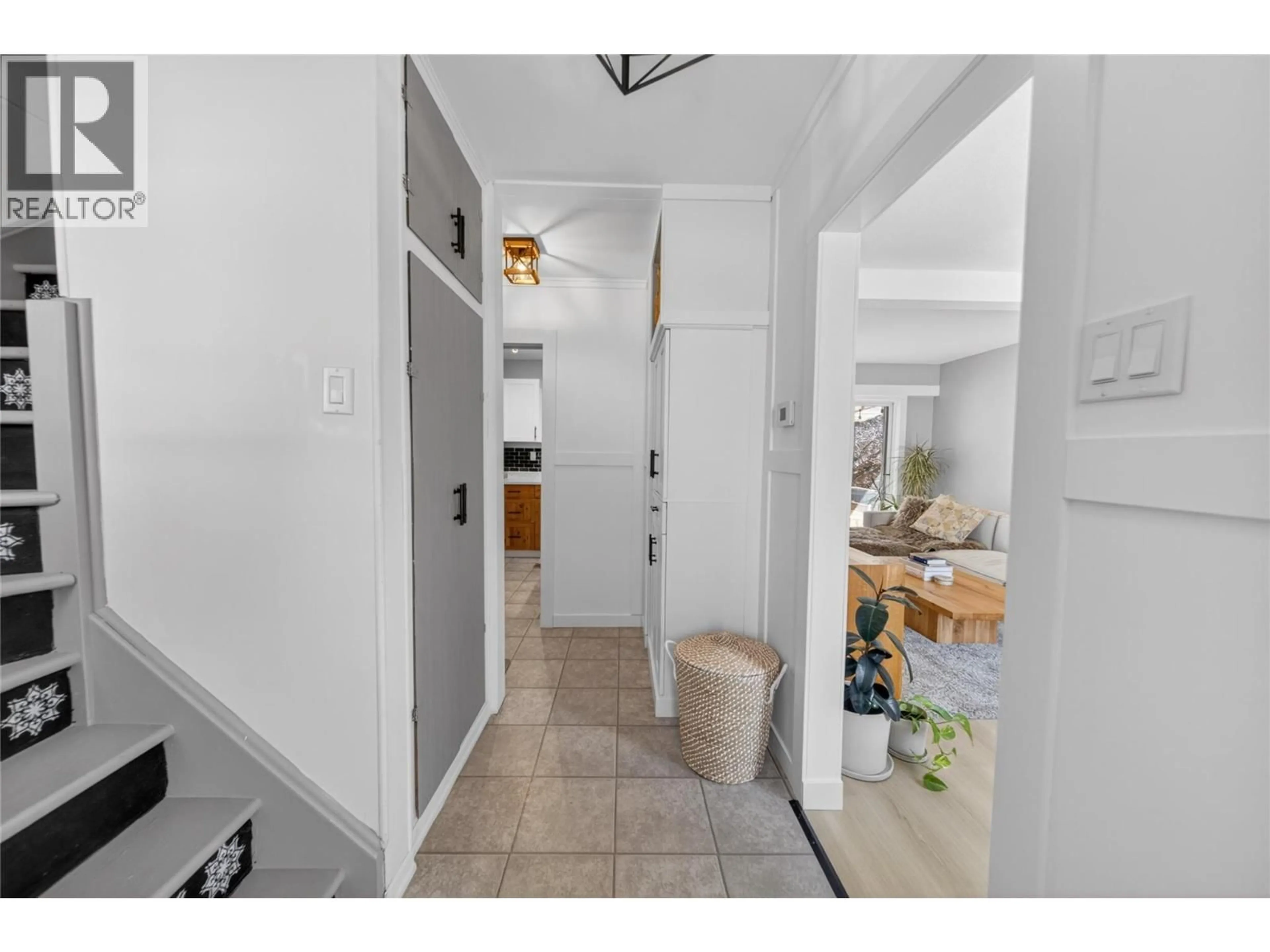 Indoor entryway for 715 6TH AVENUE, Kimberley British Columbia V1A2V9