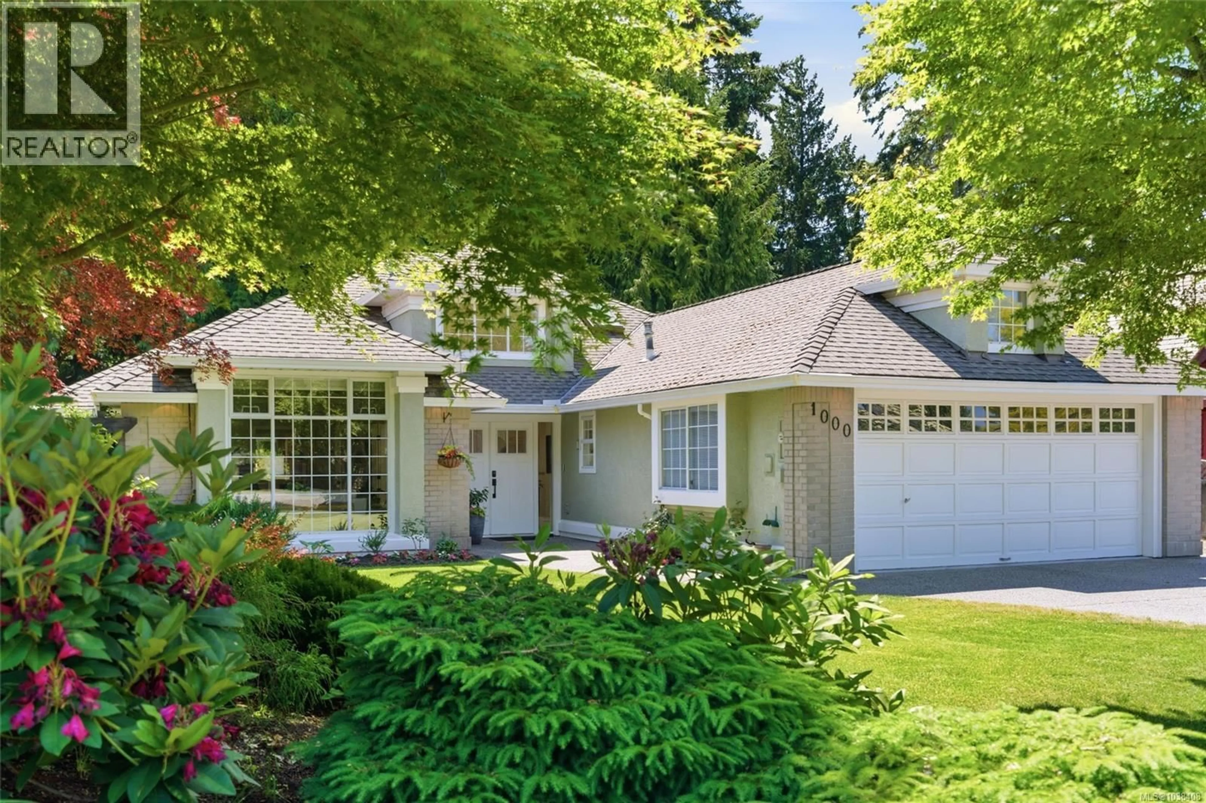 Home with vinyl exterior material, street for 1000 EAGLECREST DRIVE, Qualicum Beach British Columbia V9K1E9