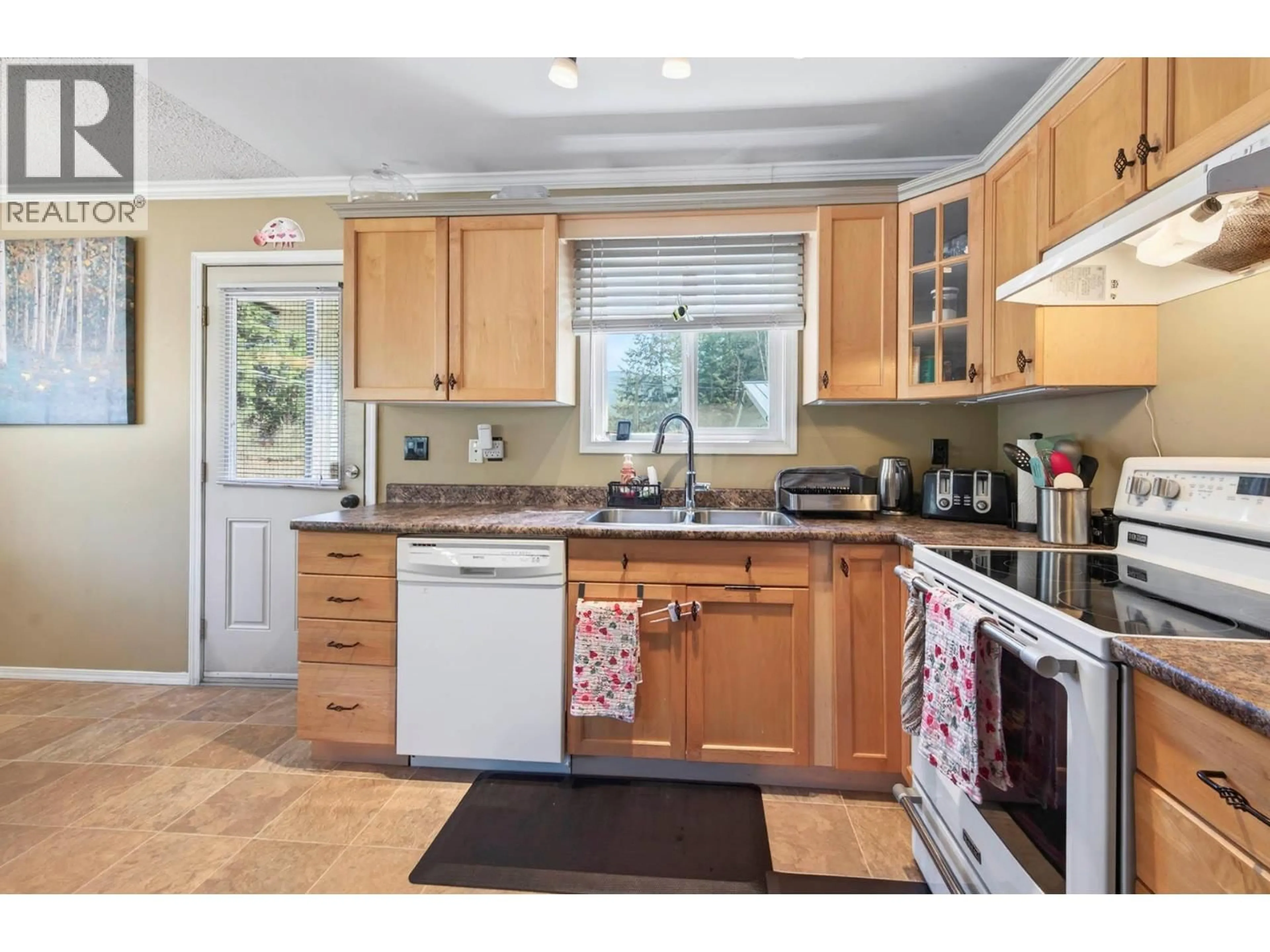 Standard kitchen, unknown for 509 CLEARWATER VALLEY ROAD, Clearwater British Columbia V0E1N1