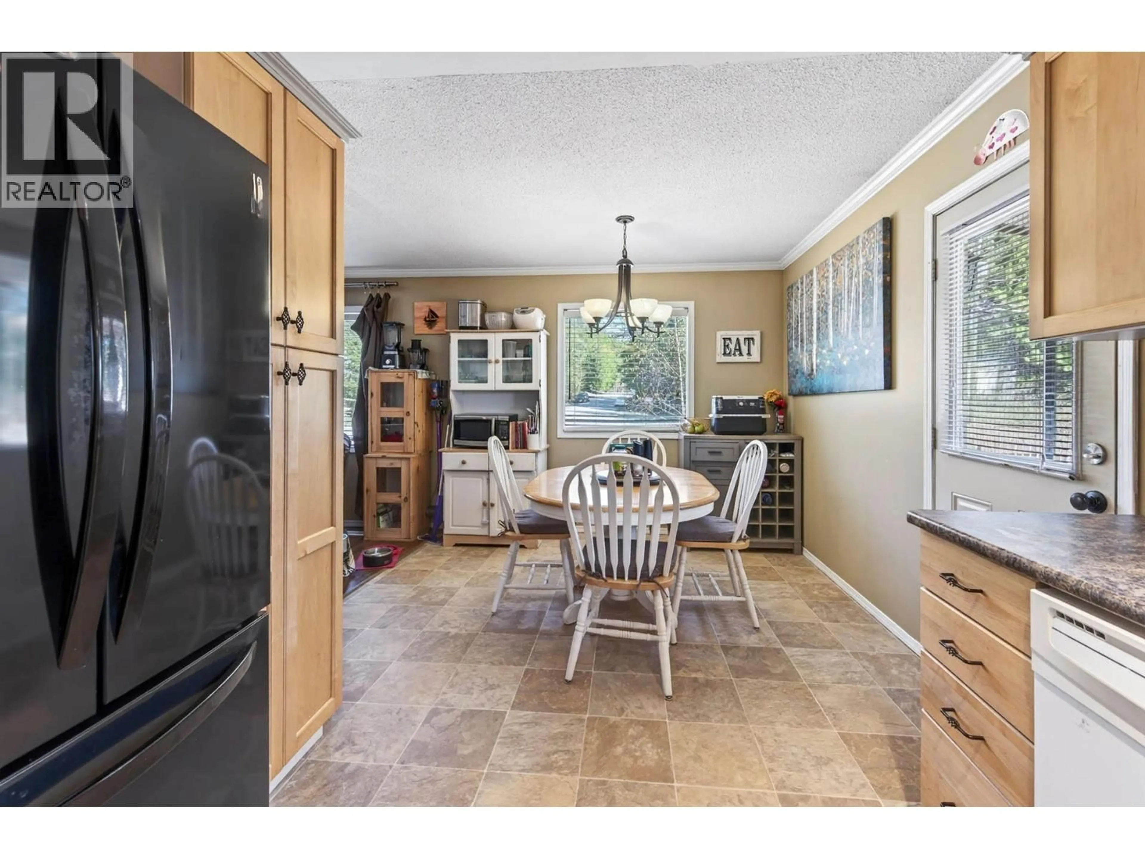 Open concept kitchen, ceramic/tile floor for 509 CLEARWATER VALLEY ROAD, Clearwater British Columbia V0E1N1