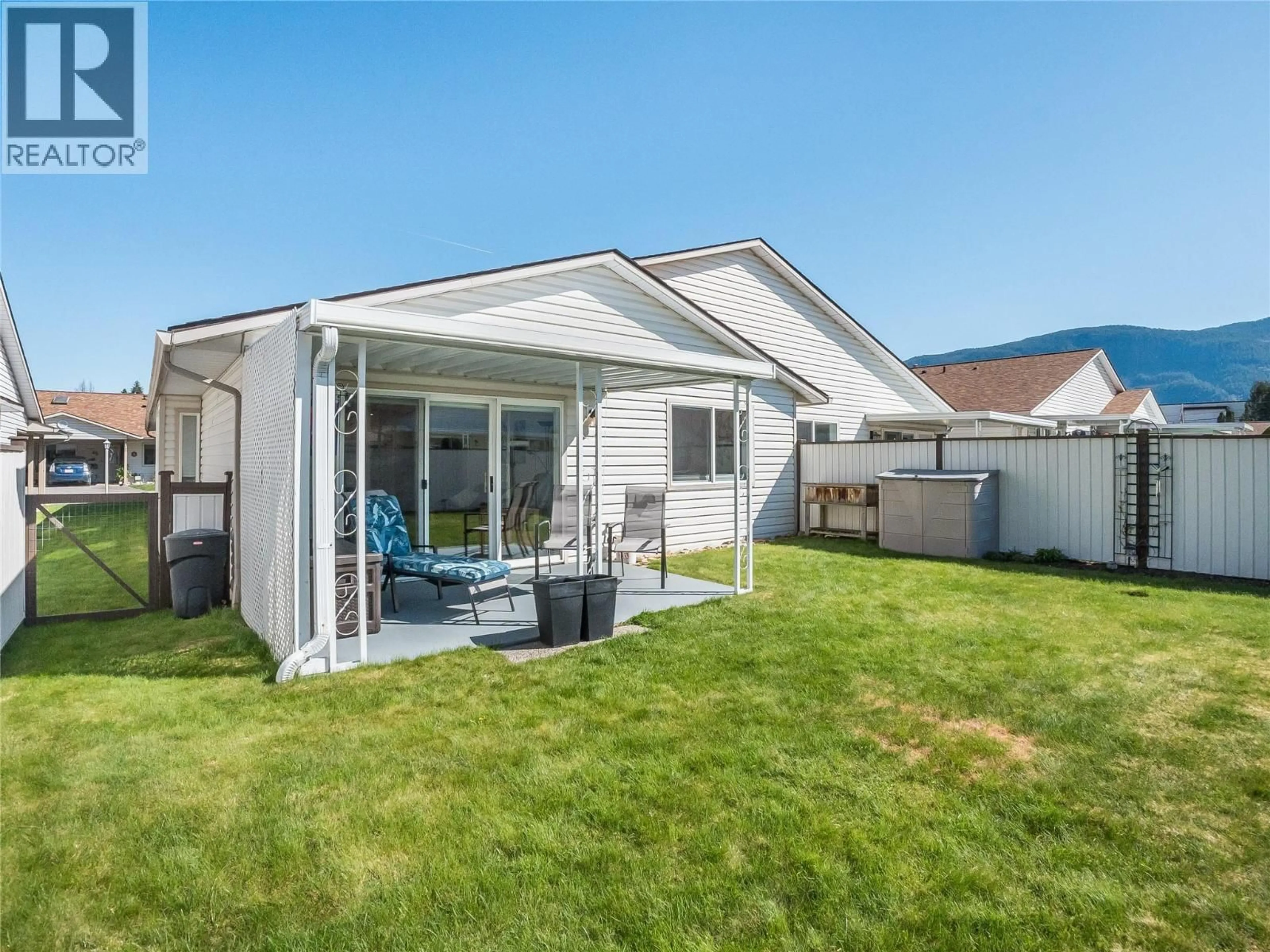 Home with vinyl exterior material, water/lake/river/ocean view for 30 - 2210 COLUMBIA AVENUE, Castlegar British Columbia V1N2X1