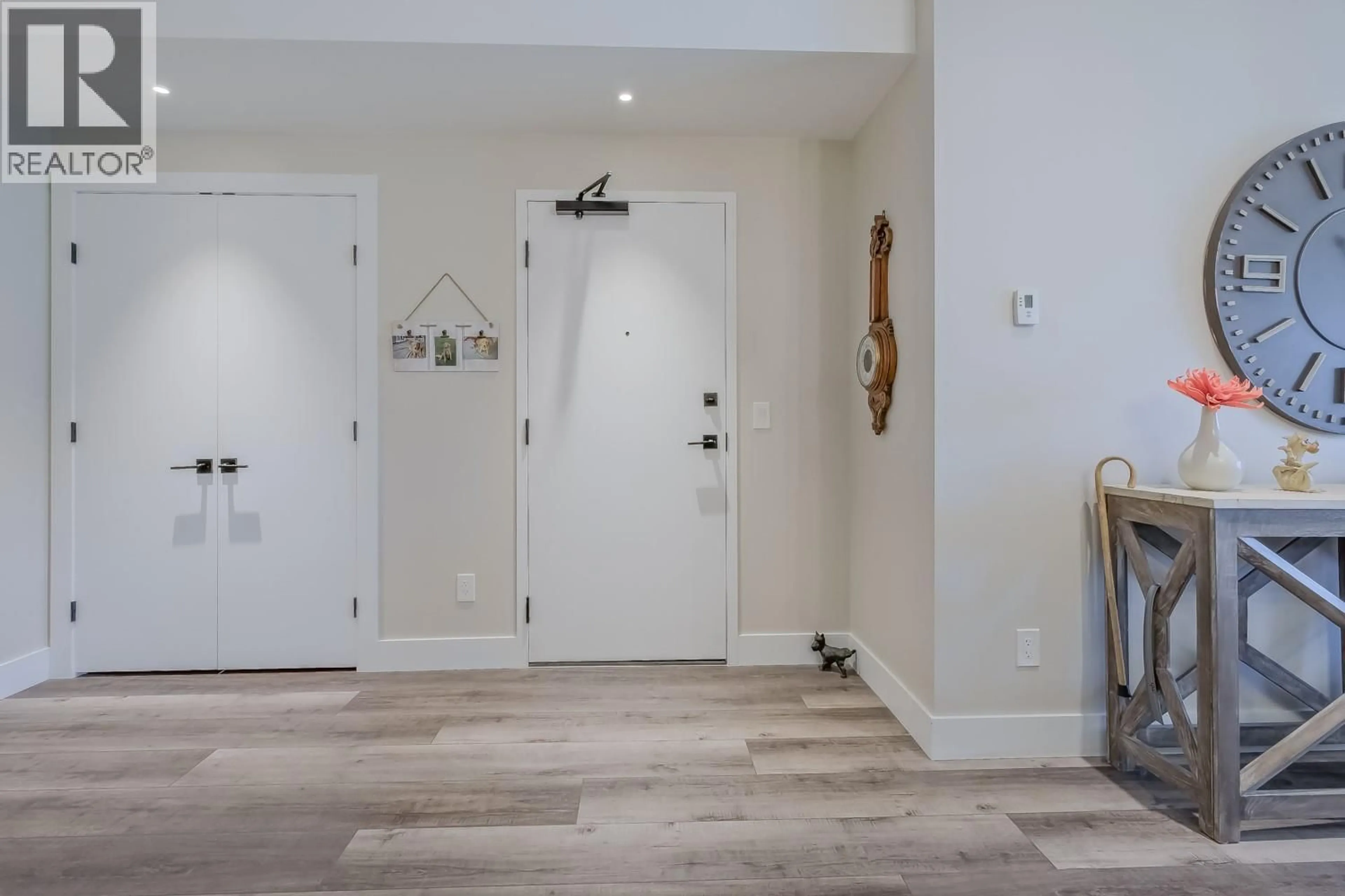 Indoor entryway for 304 - 110 ELLIS STREET, Penticton British Columbia V2A4L5