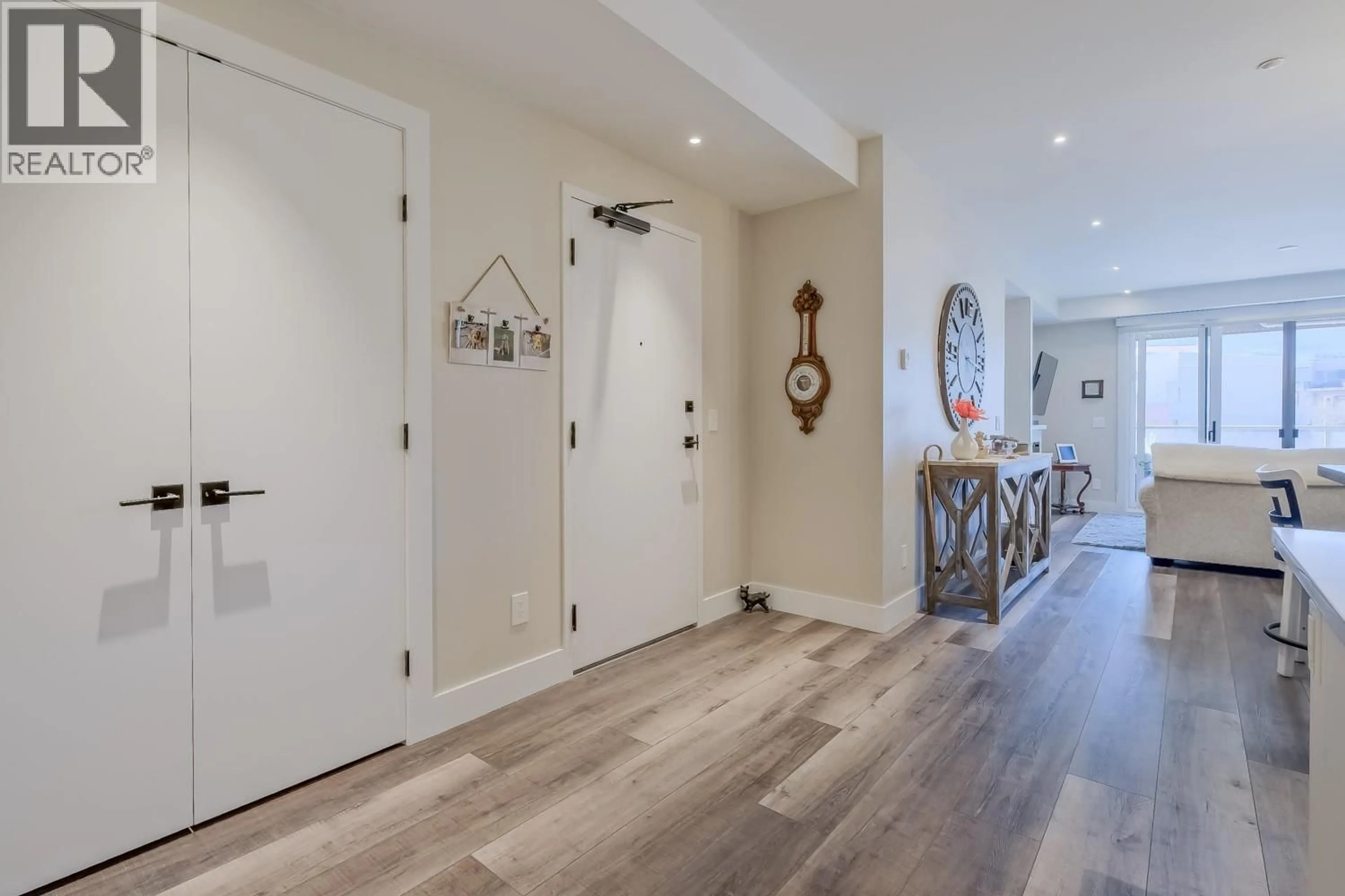 Indoor entryway for 304 - 110 ELLIS STREET, Penticton British Columbia V2A4L5