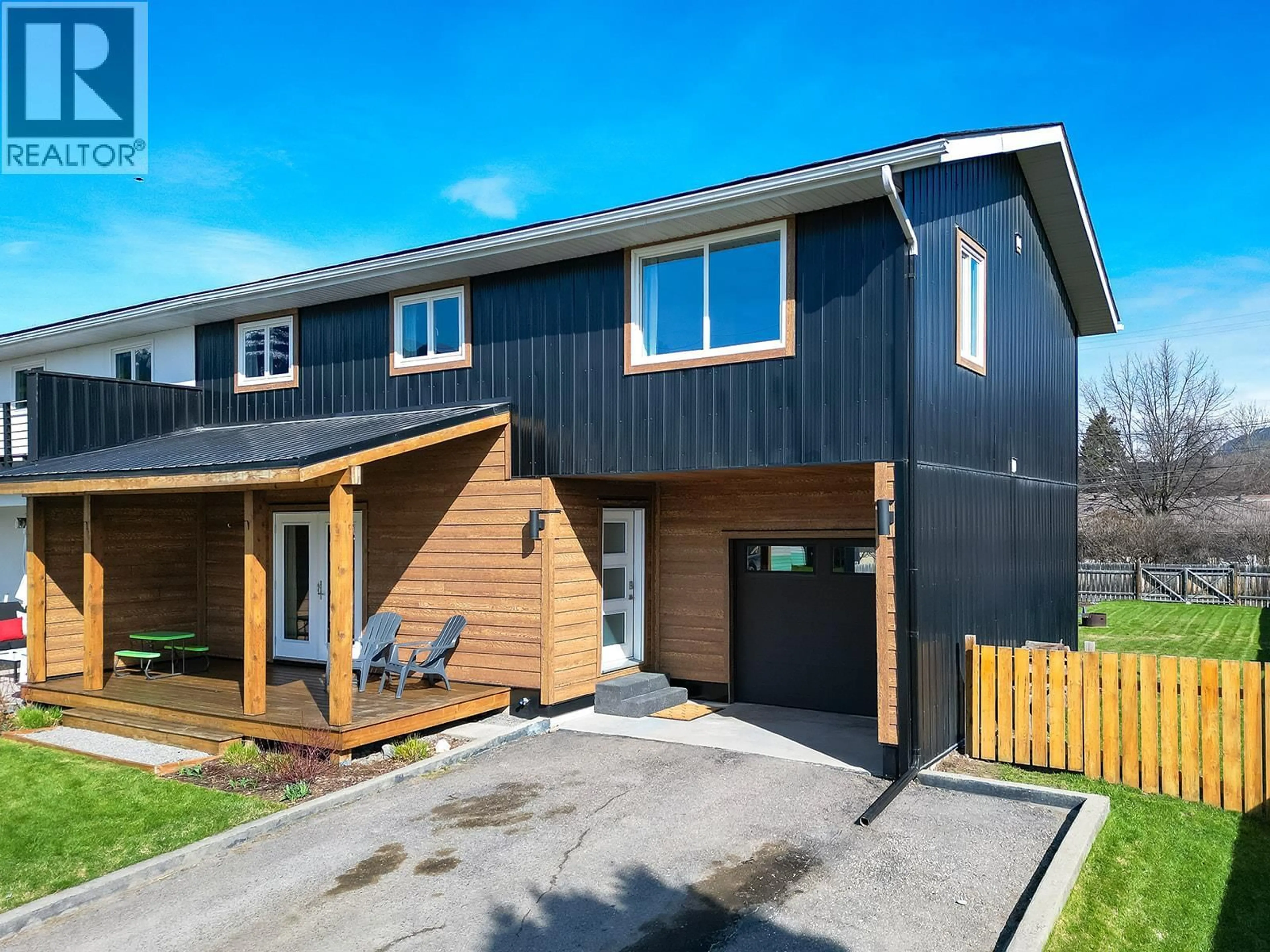 Home with vinyl exterior material, street for 805 13TH STREET, Golden British Columbia V0A1H0