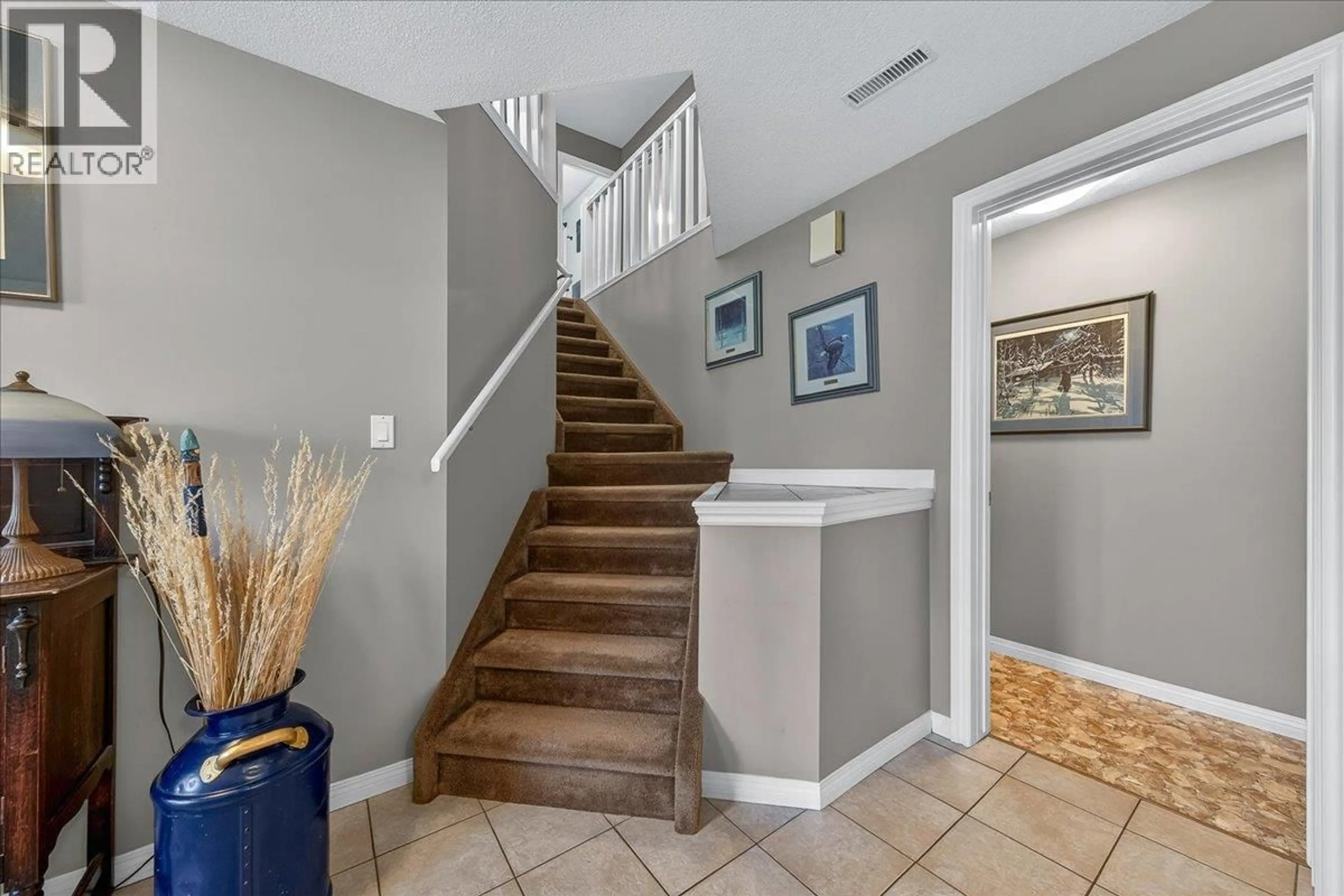 Indoor foyer for 1706 15TH AVENUE, Invermere British Columbia V0A1K0