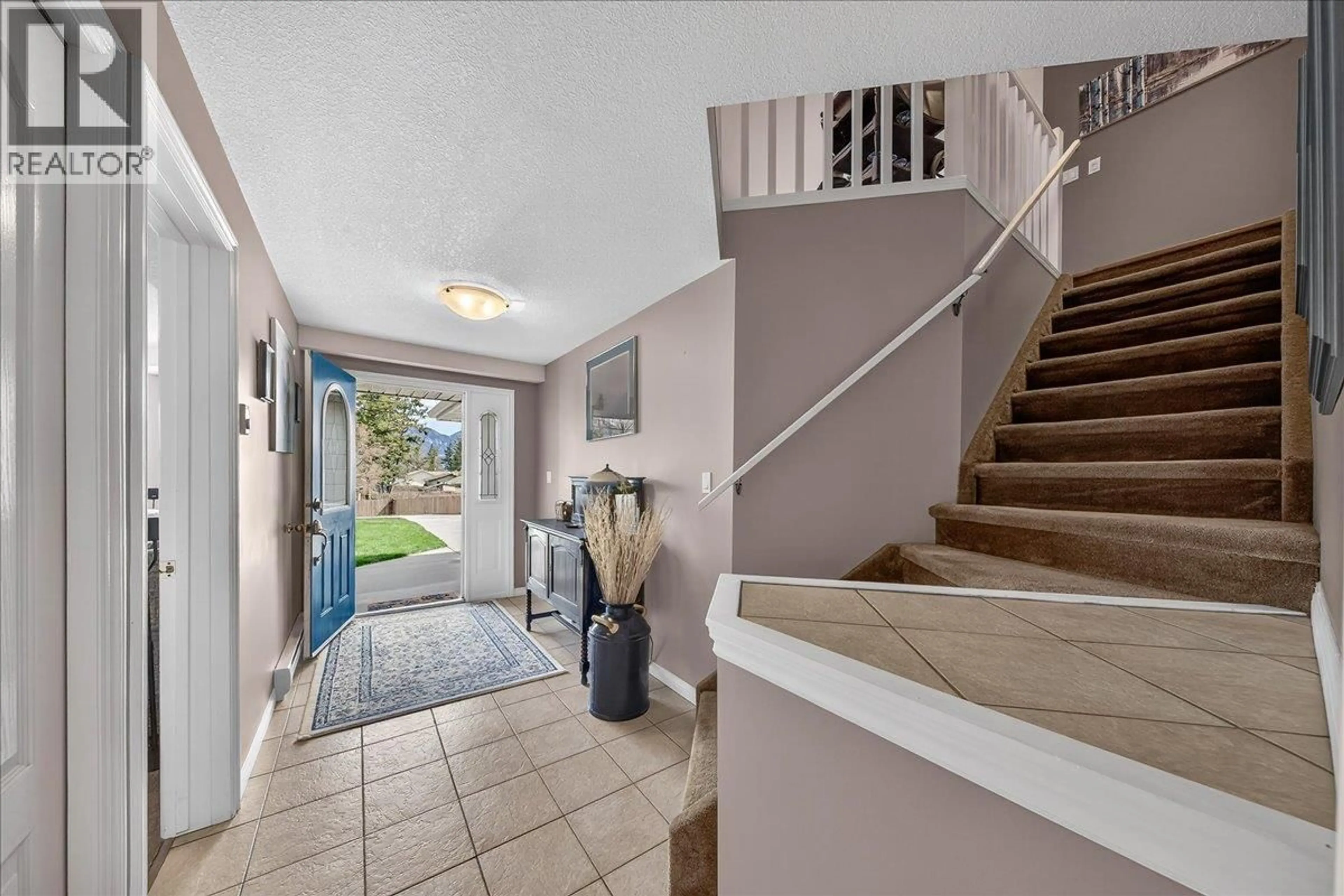 Indoor foyer for 1706 15TH AVENUE, Invermere British Columbia V0A1K0