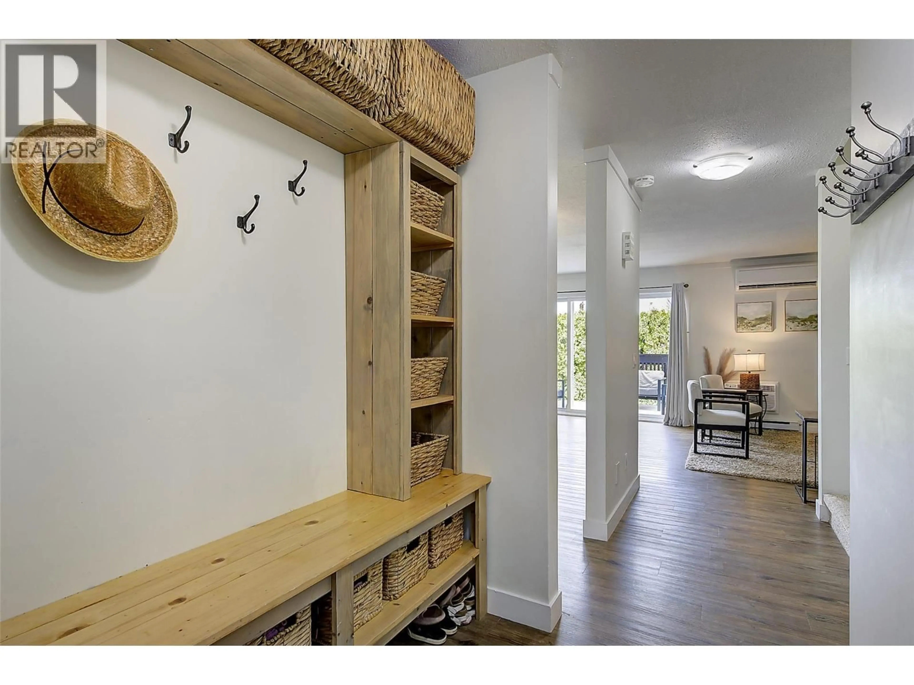 Indoor entryway for 101 - 250 BRIARWOOD ROAD, Kelowna British Columbia V1X2G3