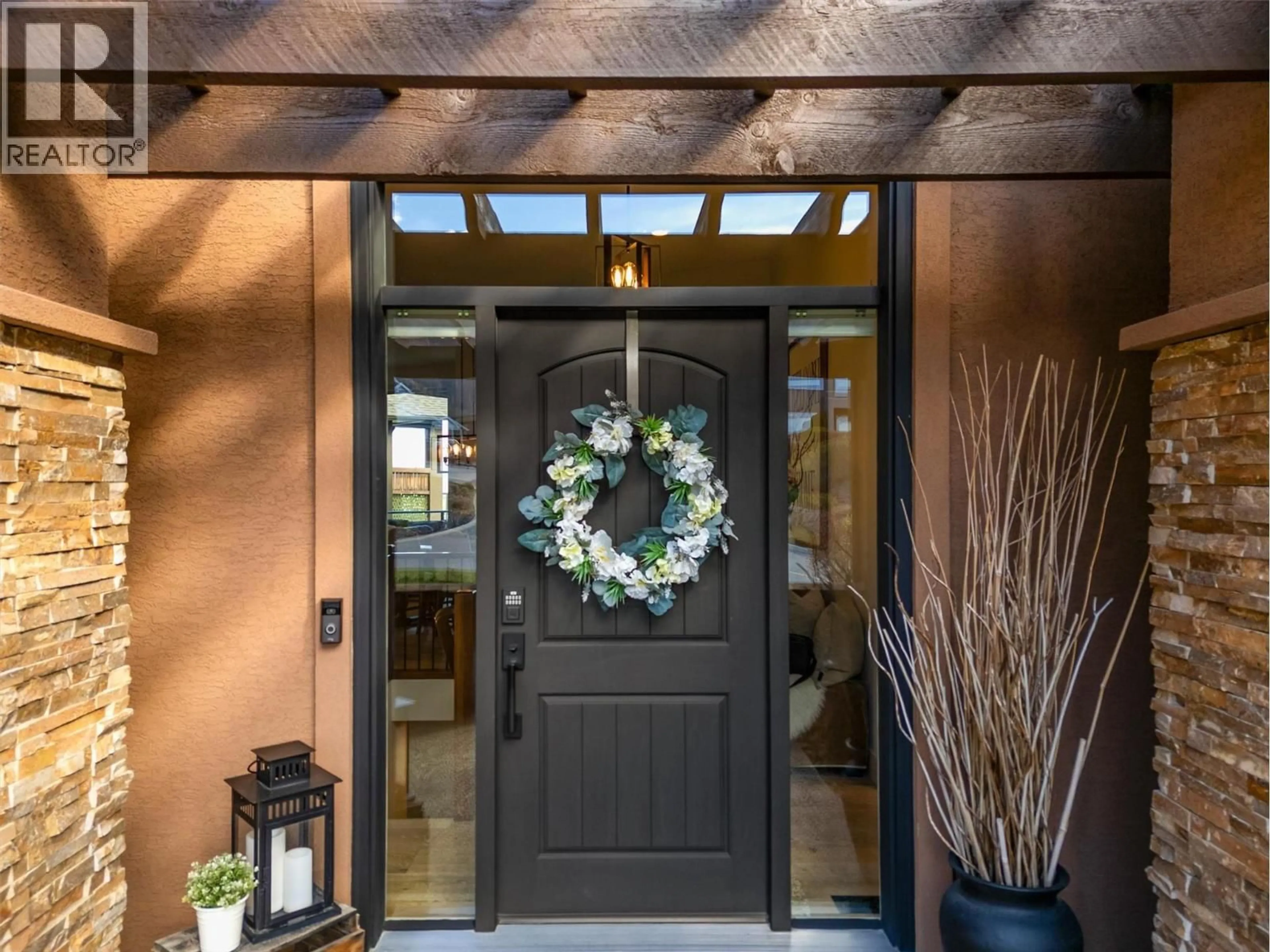 Indoor entryway for 2546 HEDGESTONE DRIVE, West Kelowna British Columbia V4T2Y3