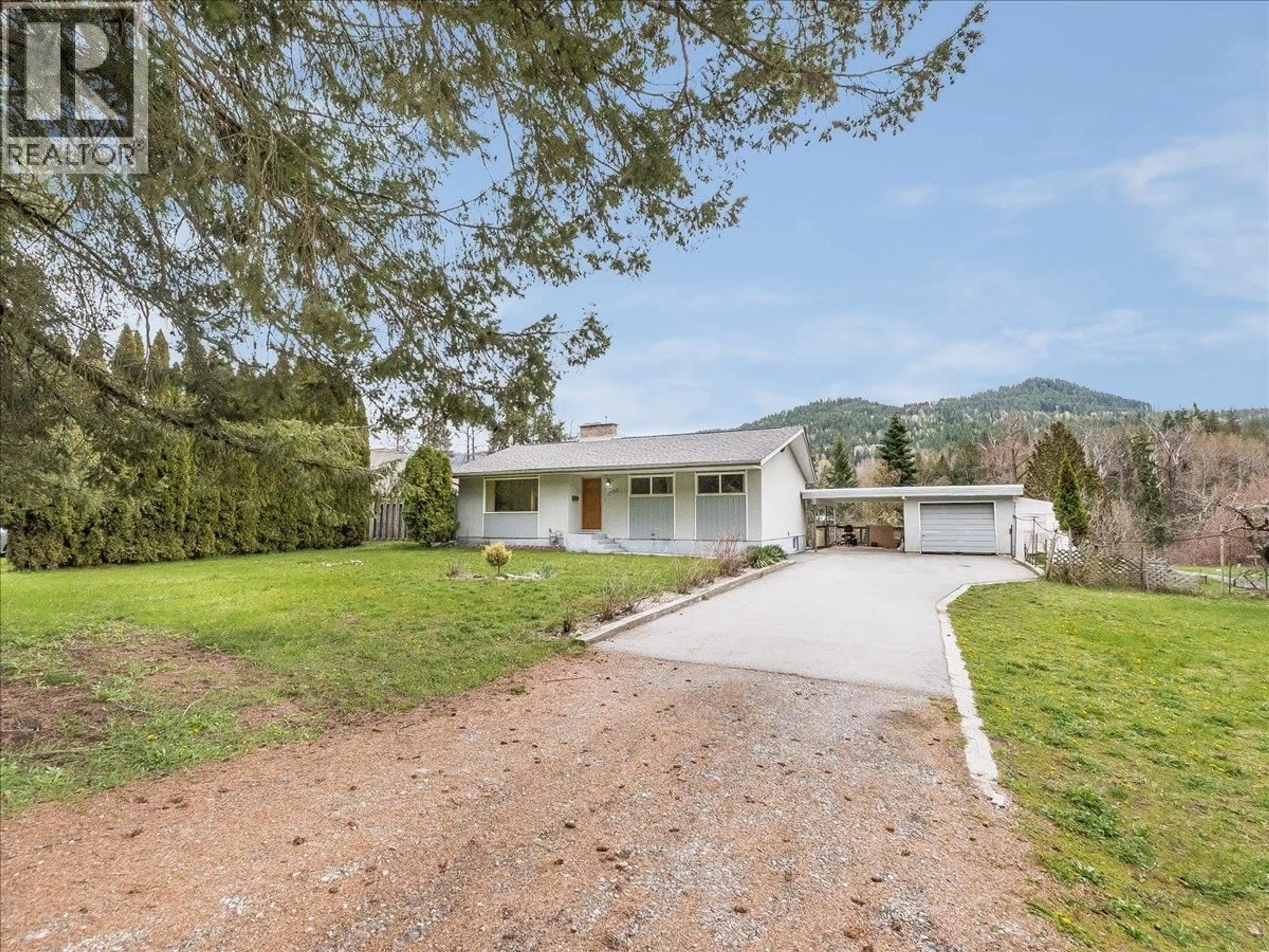 A pic from outside/outdoor area/front of a property/back of a property/a pic from drone, mountain view for 1500 3B HWY OTHER, Fruitvale British Columbia V0G1L1