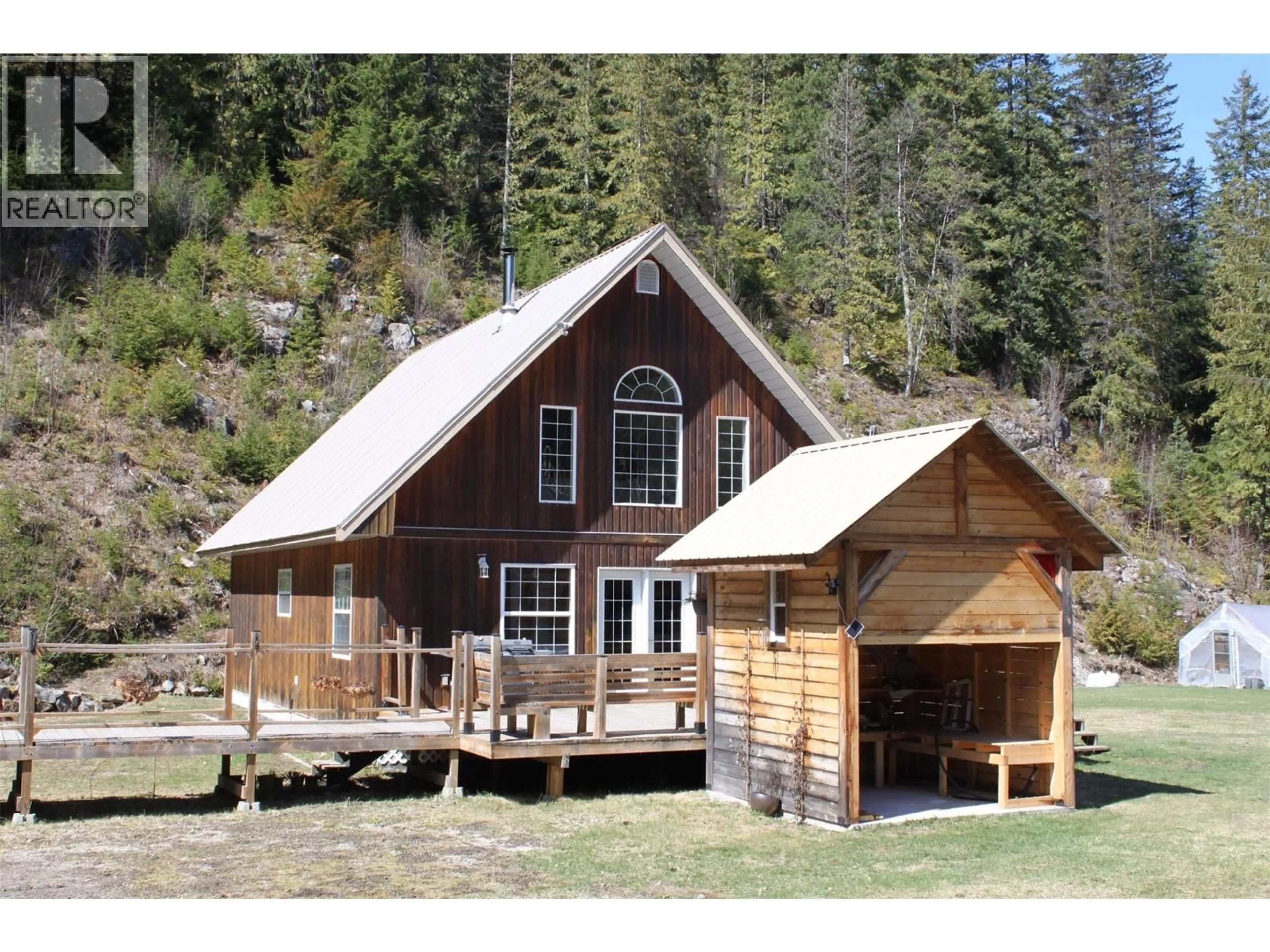 Home with vinyl exterior material, building for 106 EAGLES NEST ROAD, Summit Lake British Columbia V0G1R1